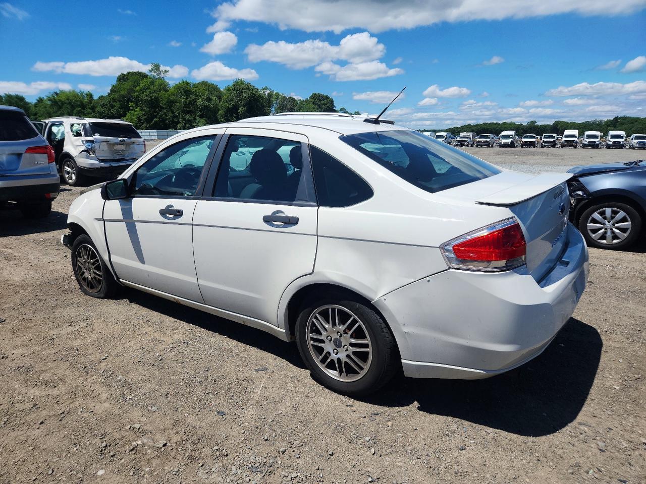 2010 Ford Focus Se White vin: 1FAHP3FN0AW247090