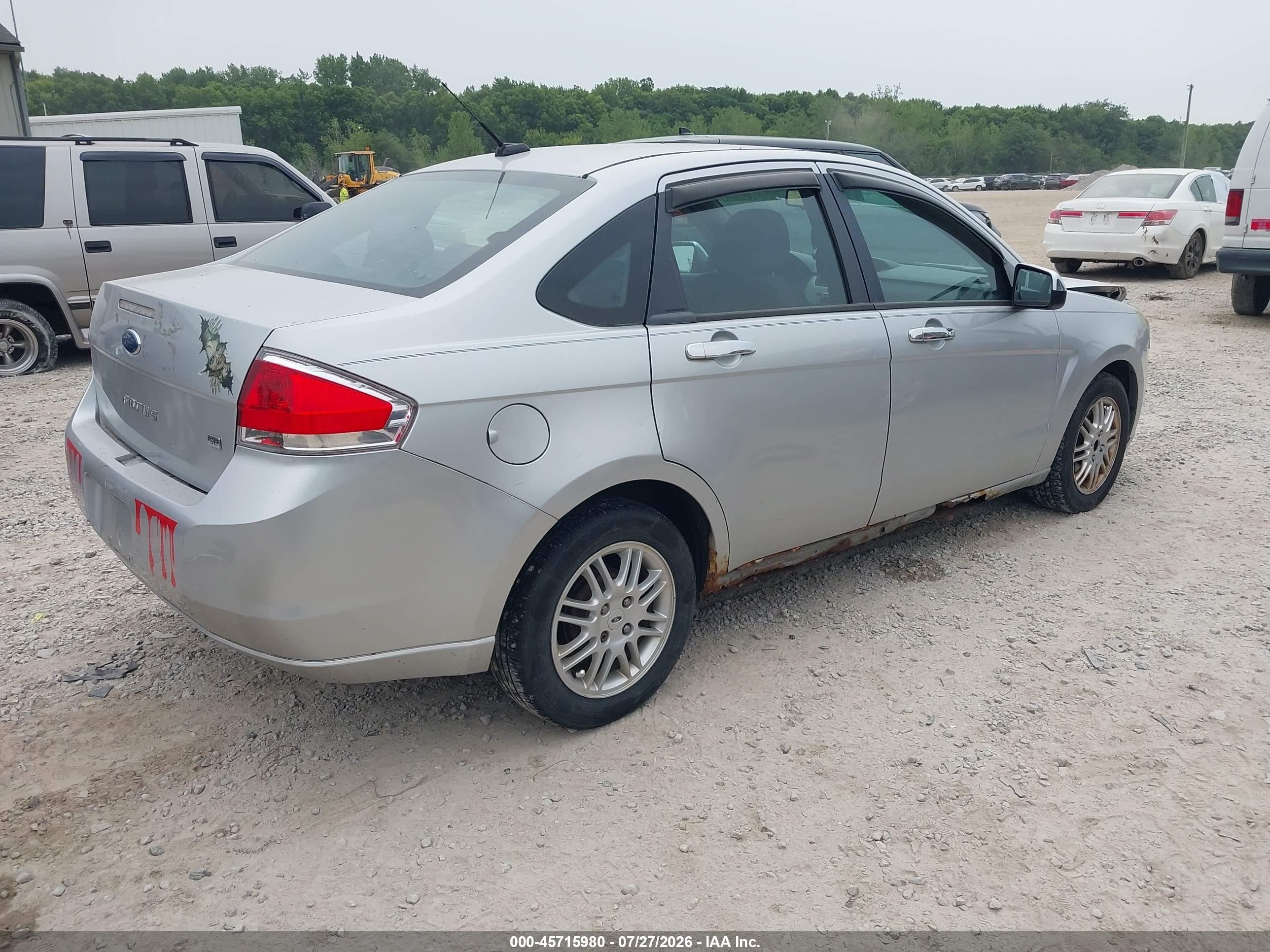 2011 Ford Focus Se Серебряный vin: 1FAHP3FN0BW201177