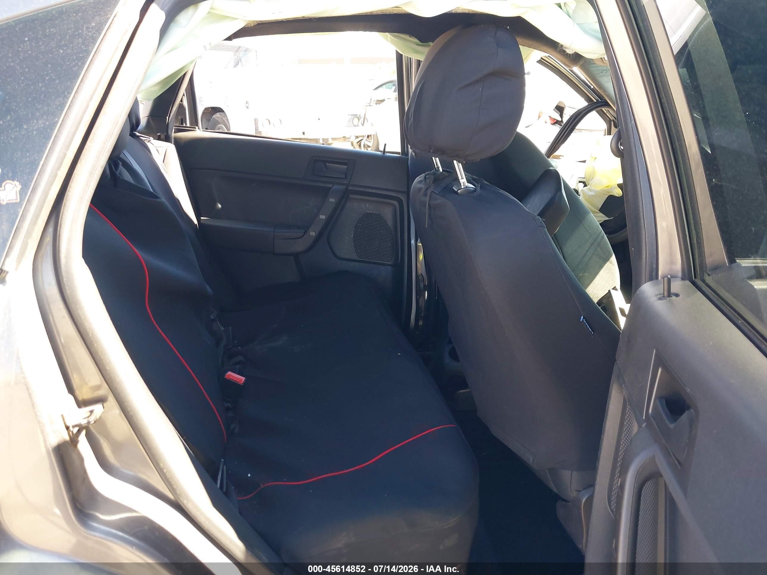 2011 Ford Focus Se Серый vin: 1FAHP3FN0BW203057