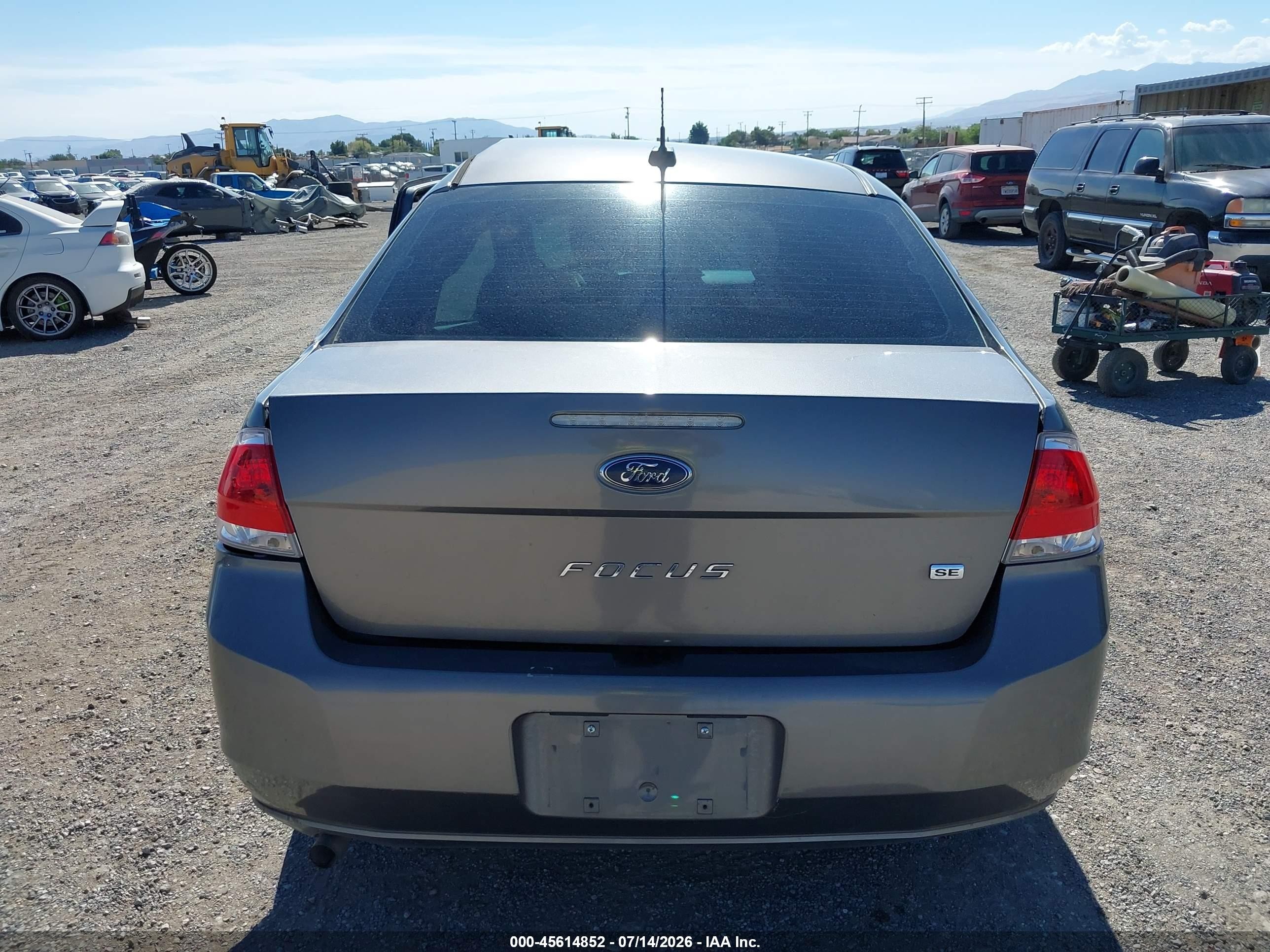 2011 Ford Focus Se Серый vin: 1FAHP3FN0BW203057