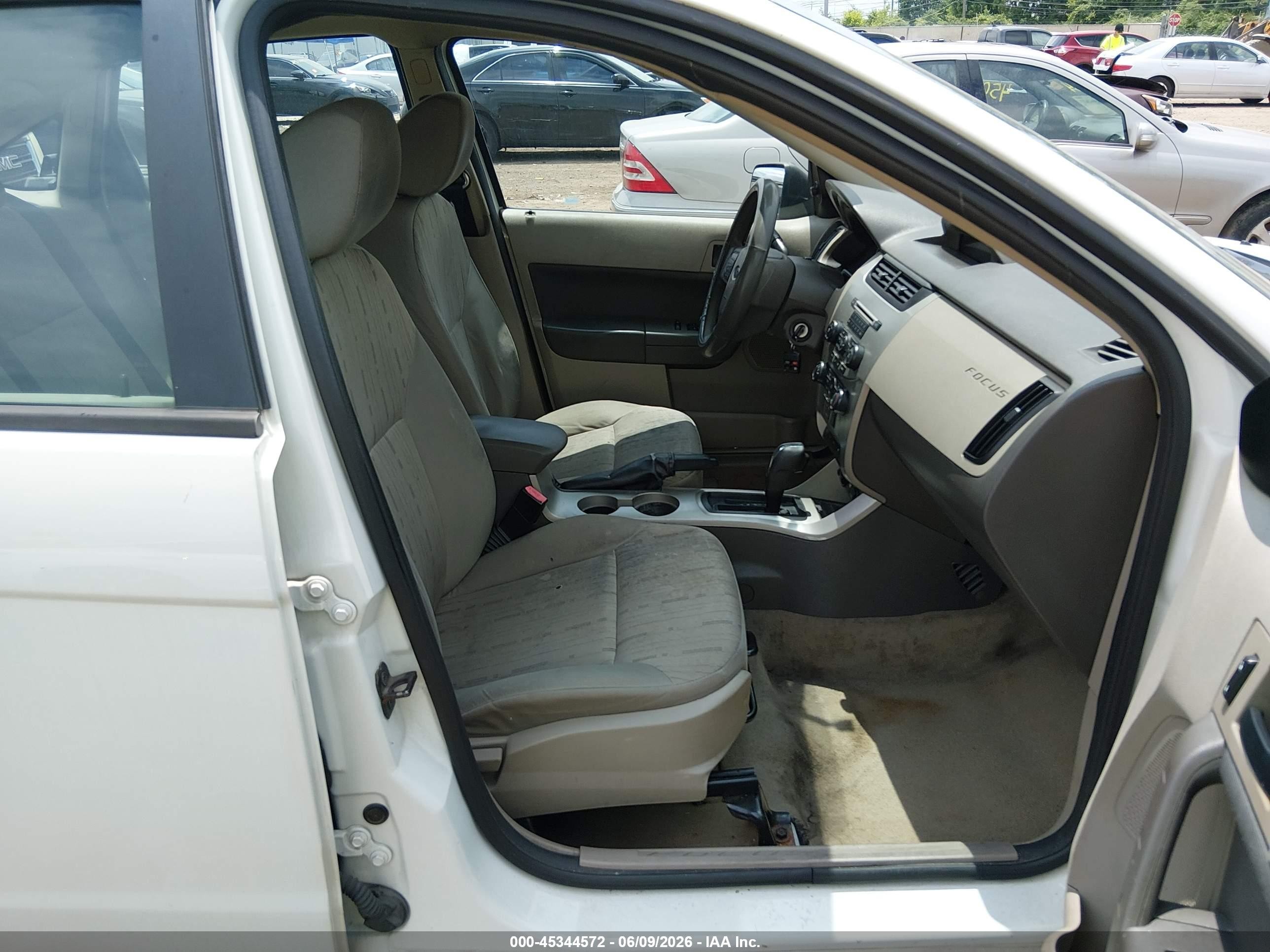 2010 Ford Focus Se White vin: 1FAHP3FN1AW159116