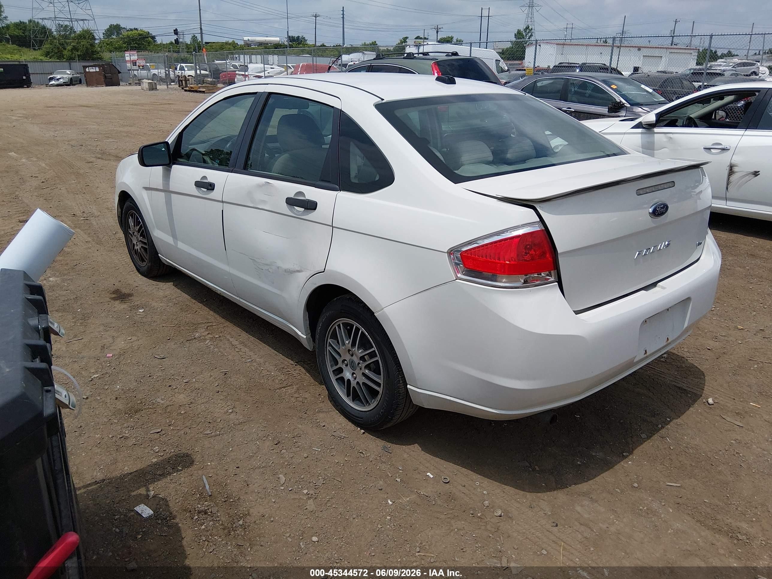 2010 Ford Focus Se White vin: 1FAHP3FN1AW159116