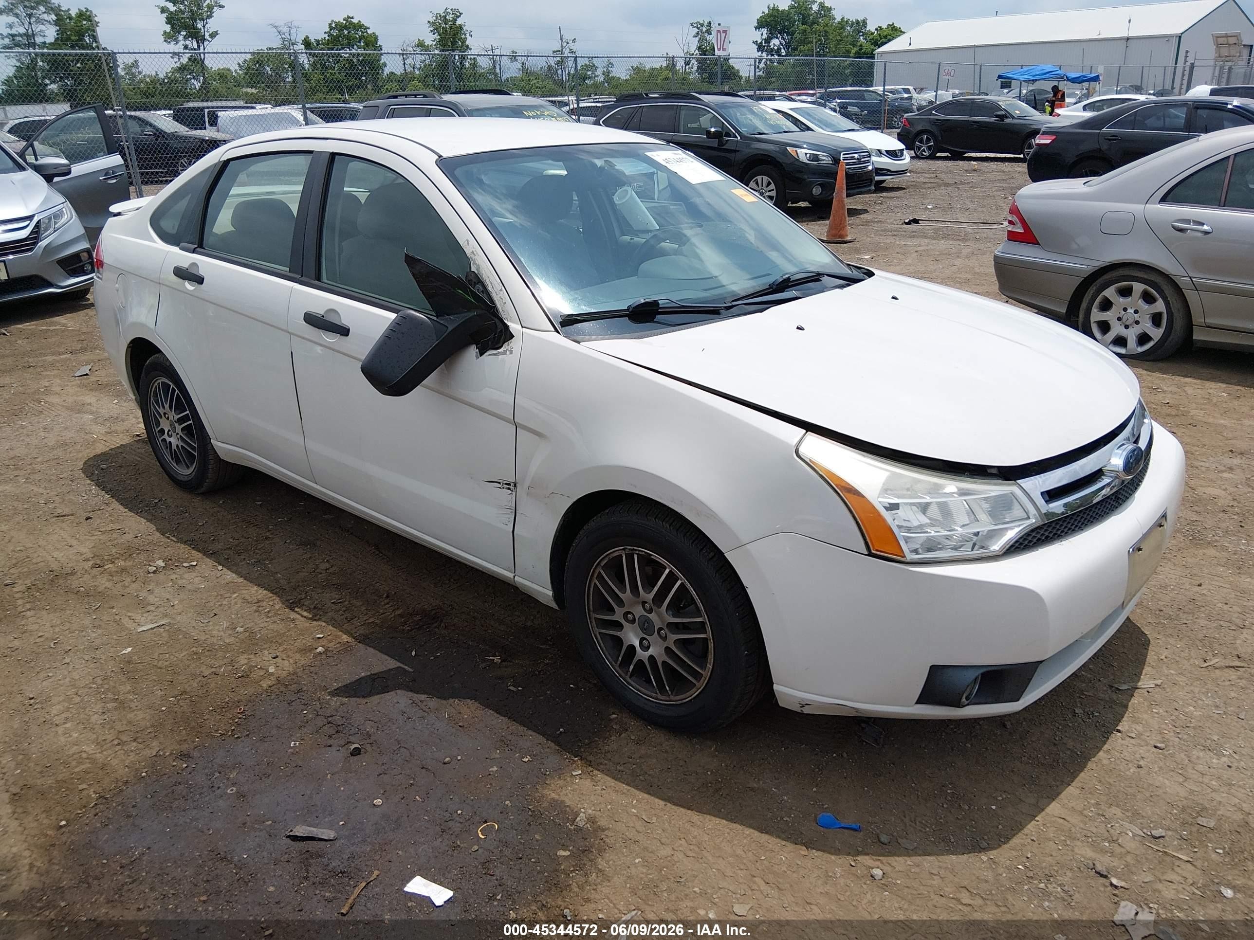 2010 Ford Focus Se White vin: 1FAHP3FN1AW159116