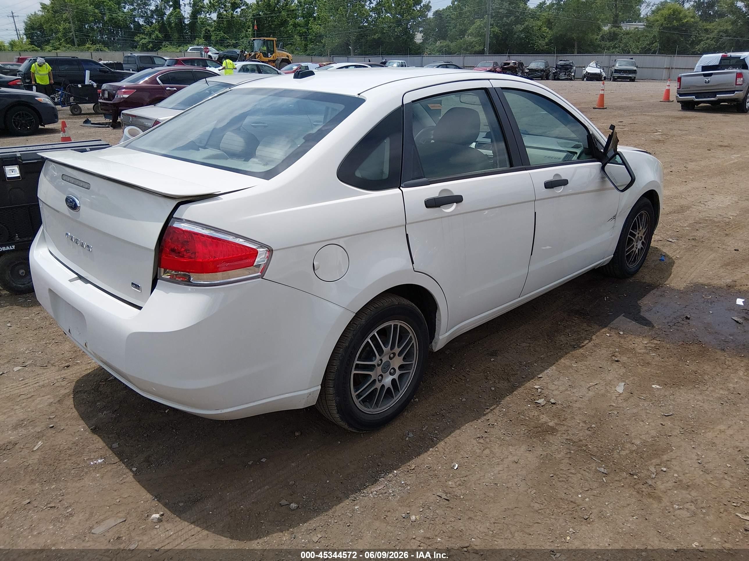 2010 Ford Focus Se White vin: 1FAHP3FN1AW159116