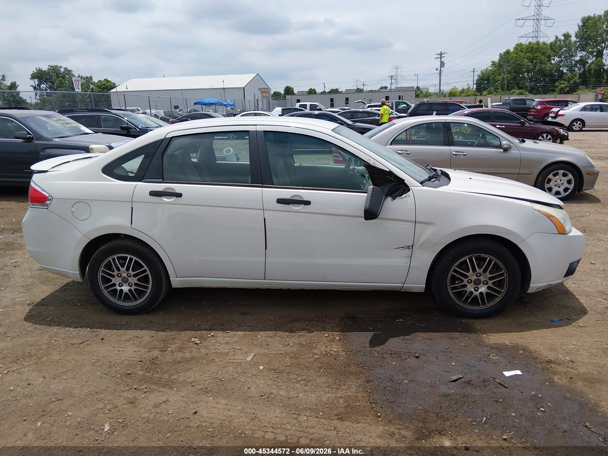 2010 Ford Focus Se White vin: 1FAHP3FN1AW159116