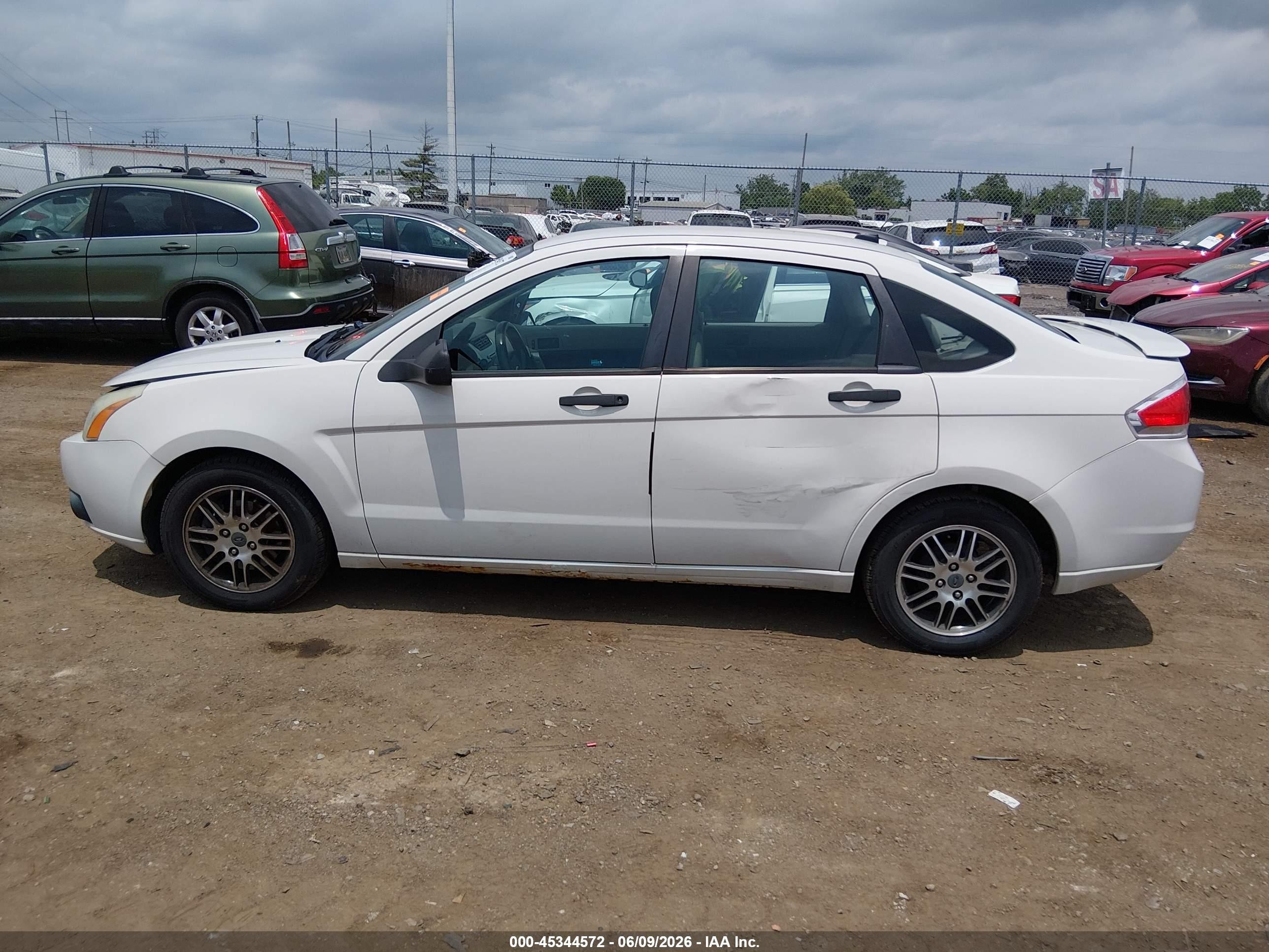 2010 Ford Focus Se White vin: 1FAHP3FN1AW159116