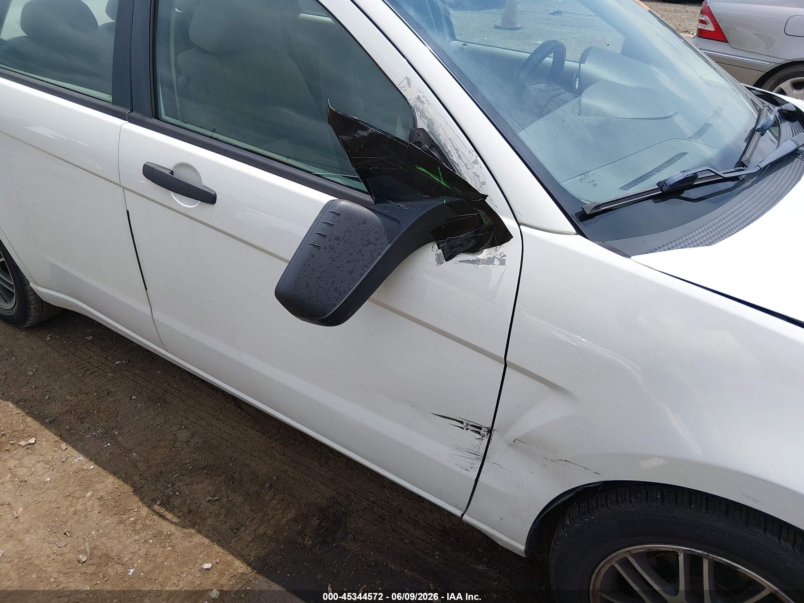 2010 Ford Focus Se White vin: 1FAHP3FN1AW159116