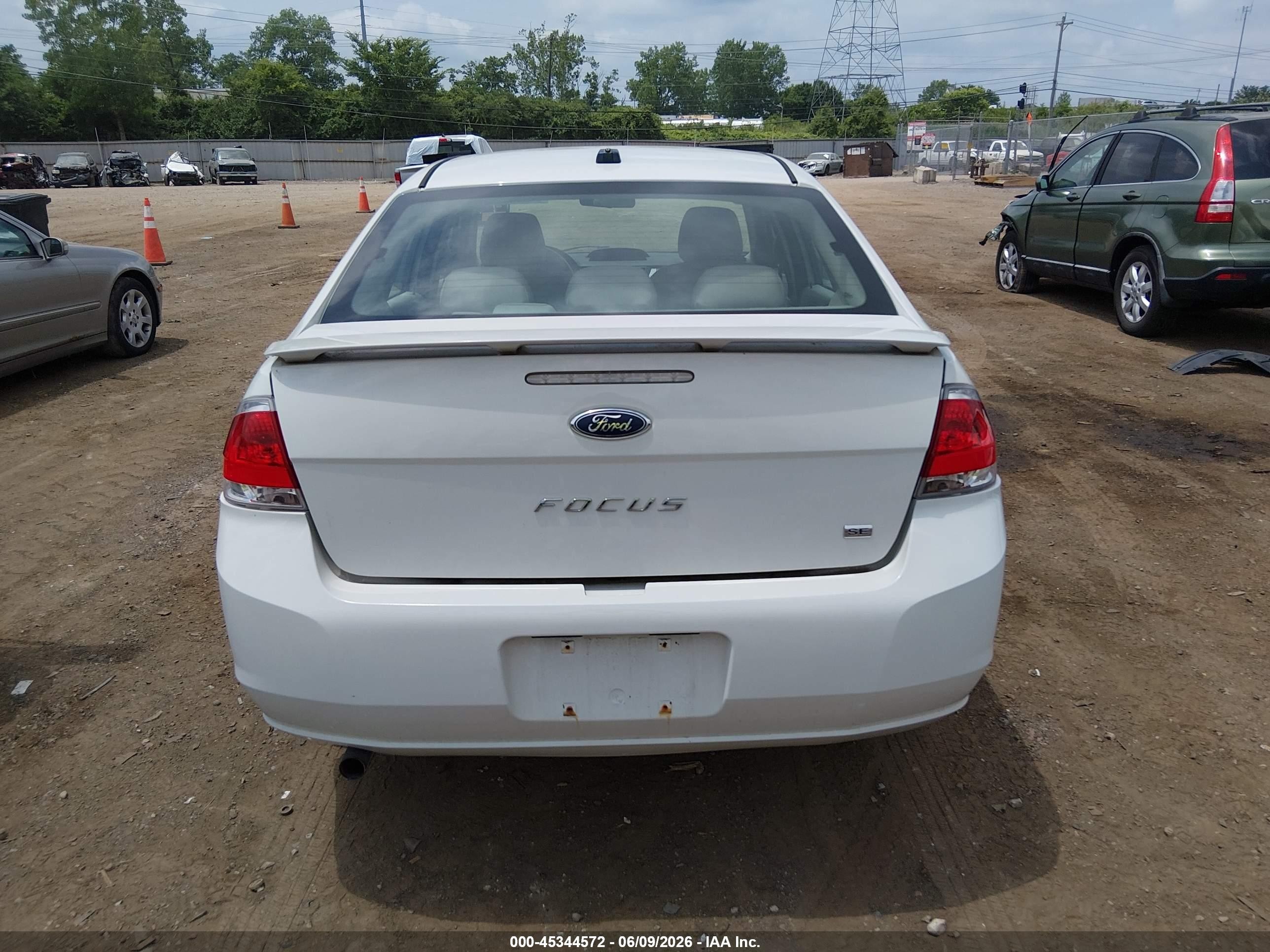 2010 Ford Focus Se White vin: 1FAHP3FN1AW159116