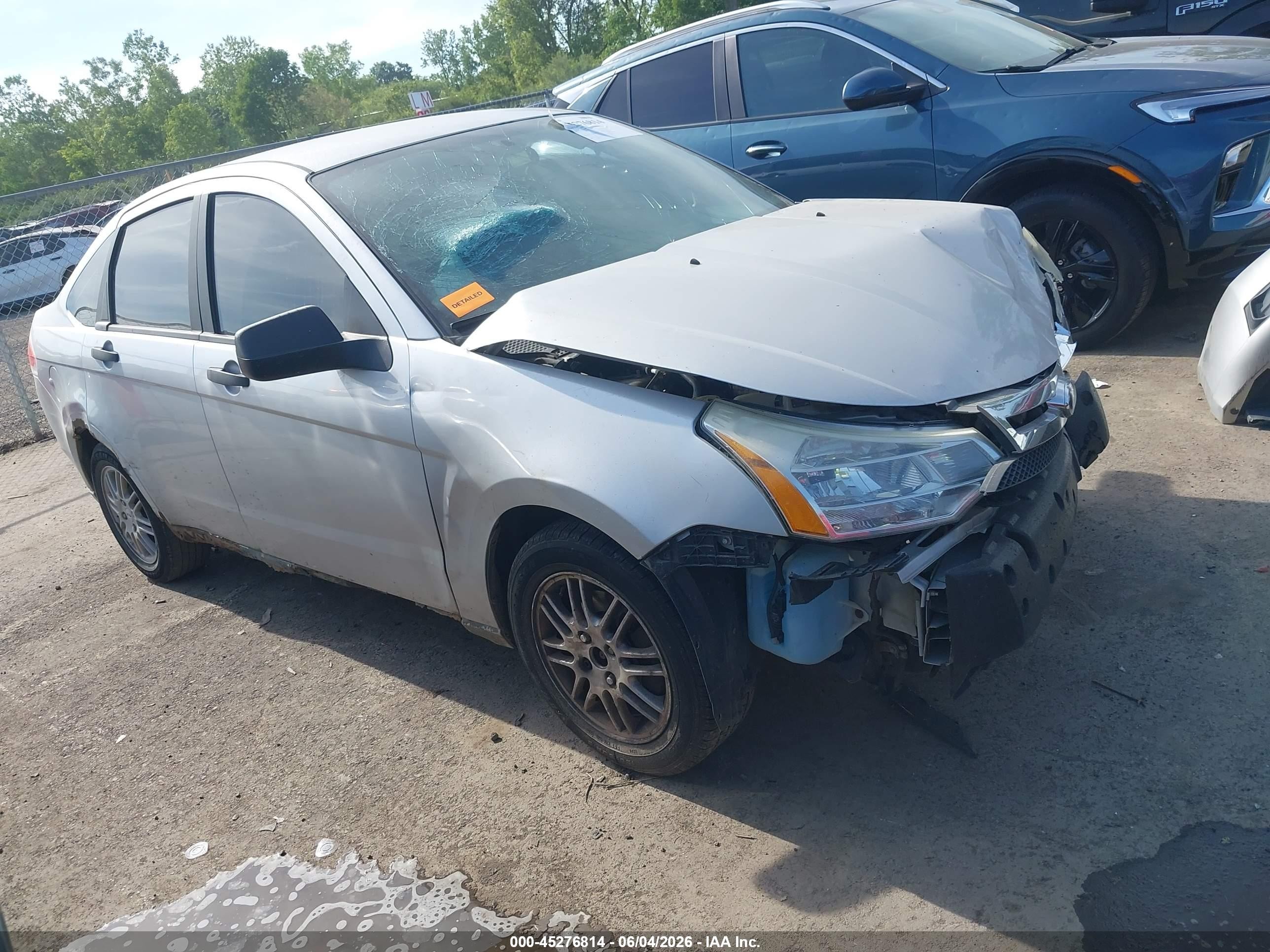2010 Ford Focus Se Silver vin: 1FAHP3FN1AW161514