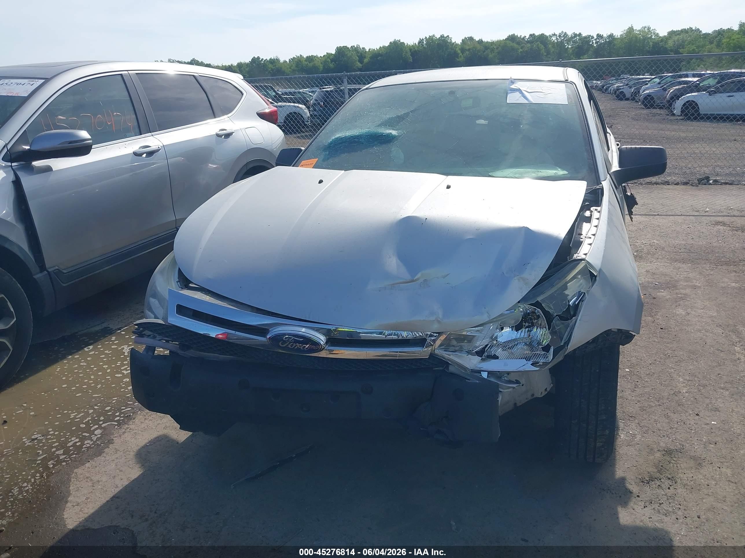 2010 Ford Focus Se Silver vin: 1FAHP3FN1AW161514