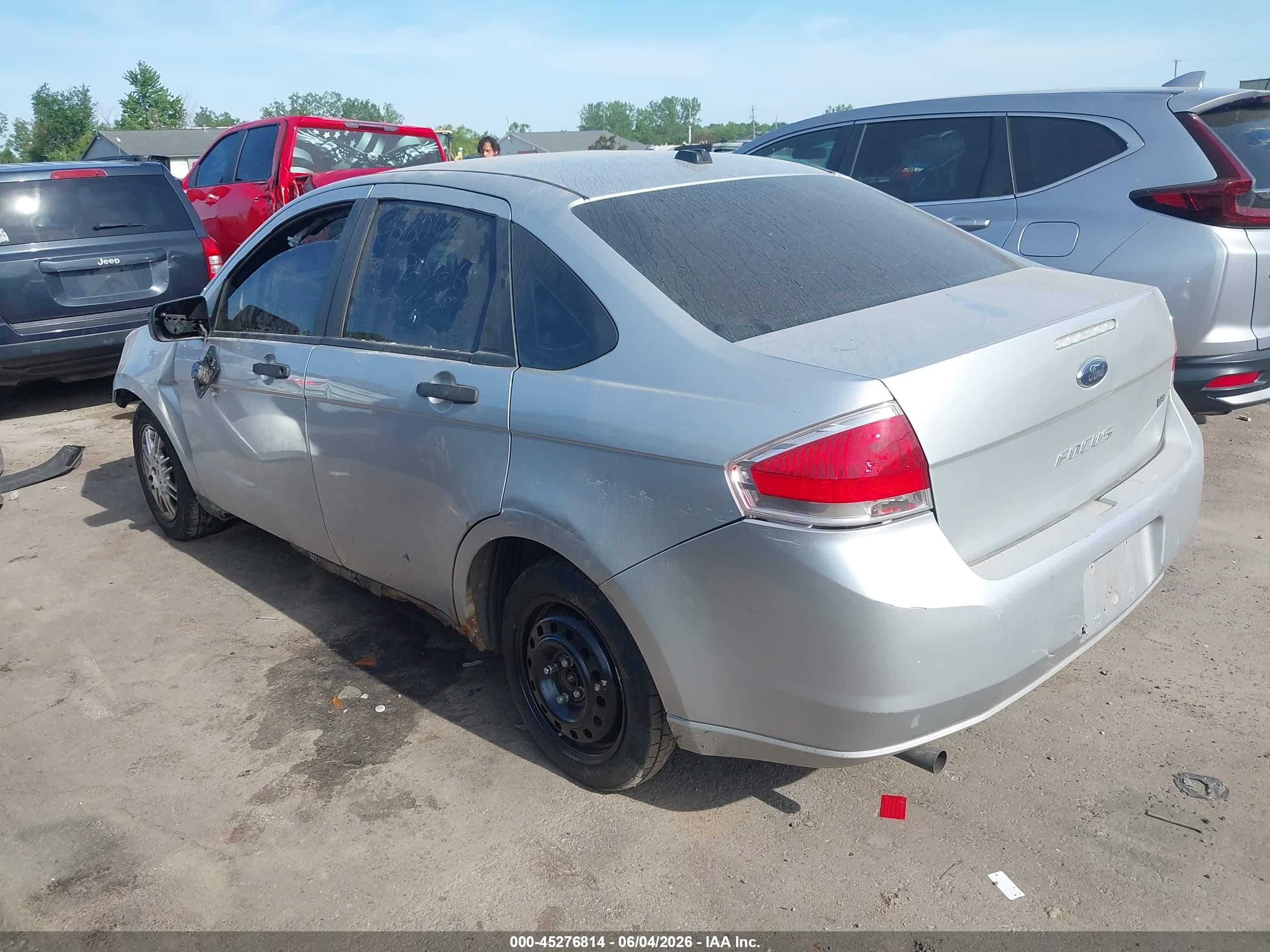 2010 Ford Focus Se Silver vin: 1FAHP3FN1AW161514