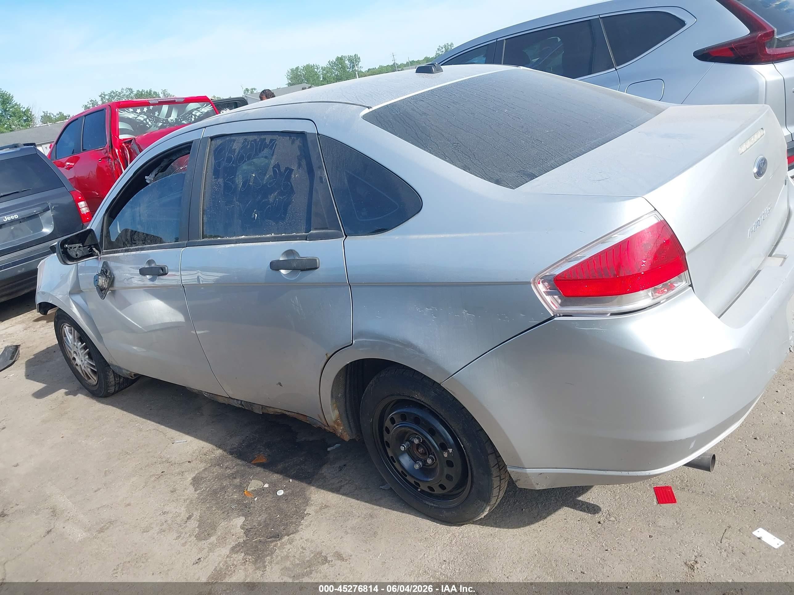 2010 Ford Focus Se Silver vin: 1FAHP3FN1AW161514