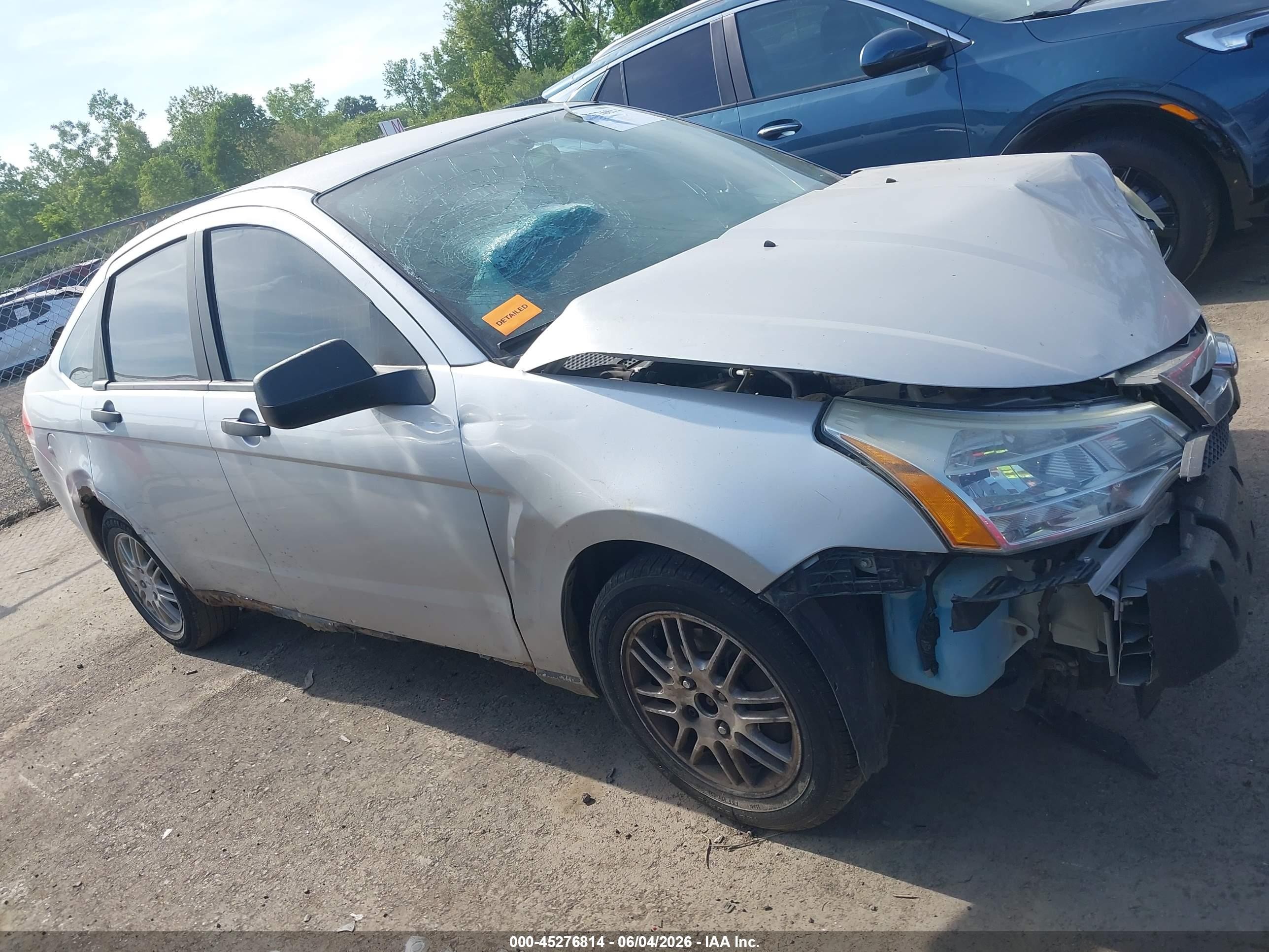 2010 Ford Focus Se Silver vin: 1FAHP3FN1AW161514