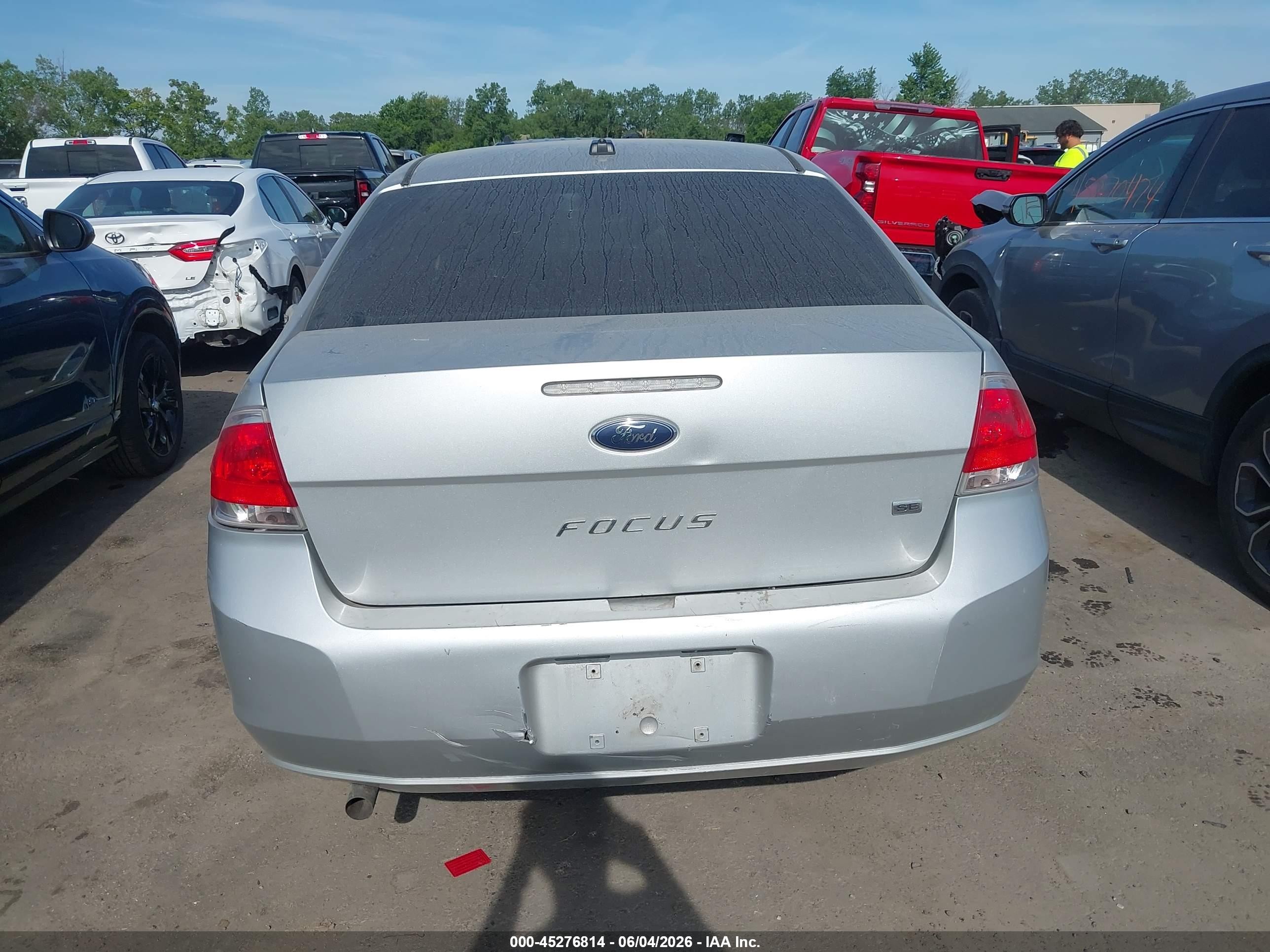 2010 Ford Focus Se Silver vin: 1FAHP3FN1AW161514