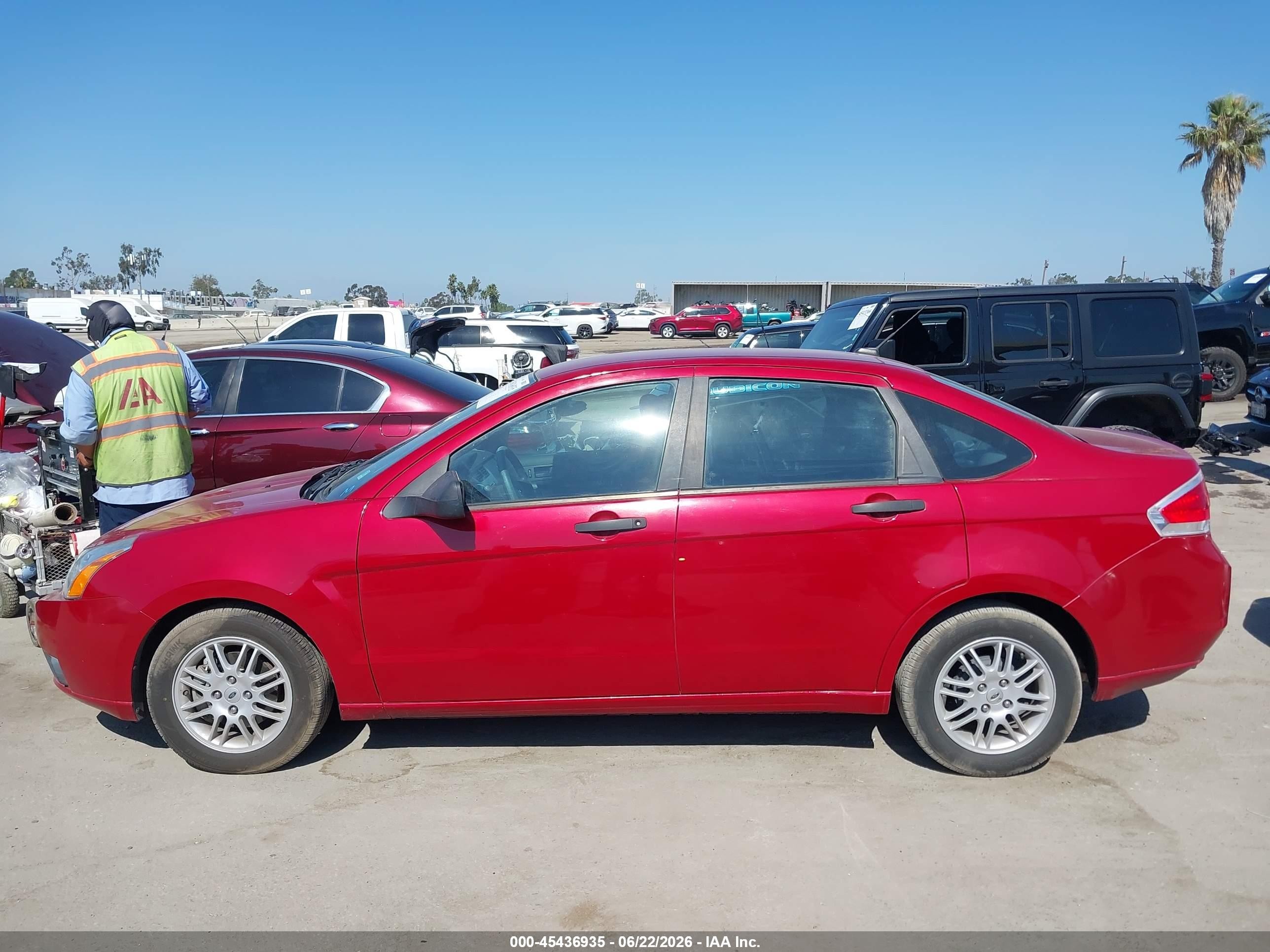 2010 Ford Focus Se Red vin: 1FAHP3FN1AW172190