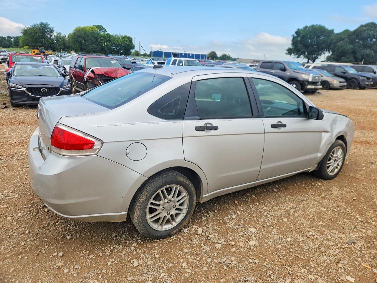 2010 Ford Focus Se Silver vin: 1FAHP3FN1AW198529