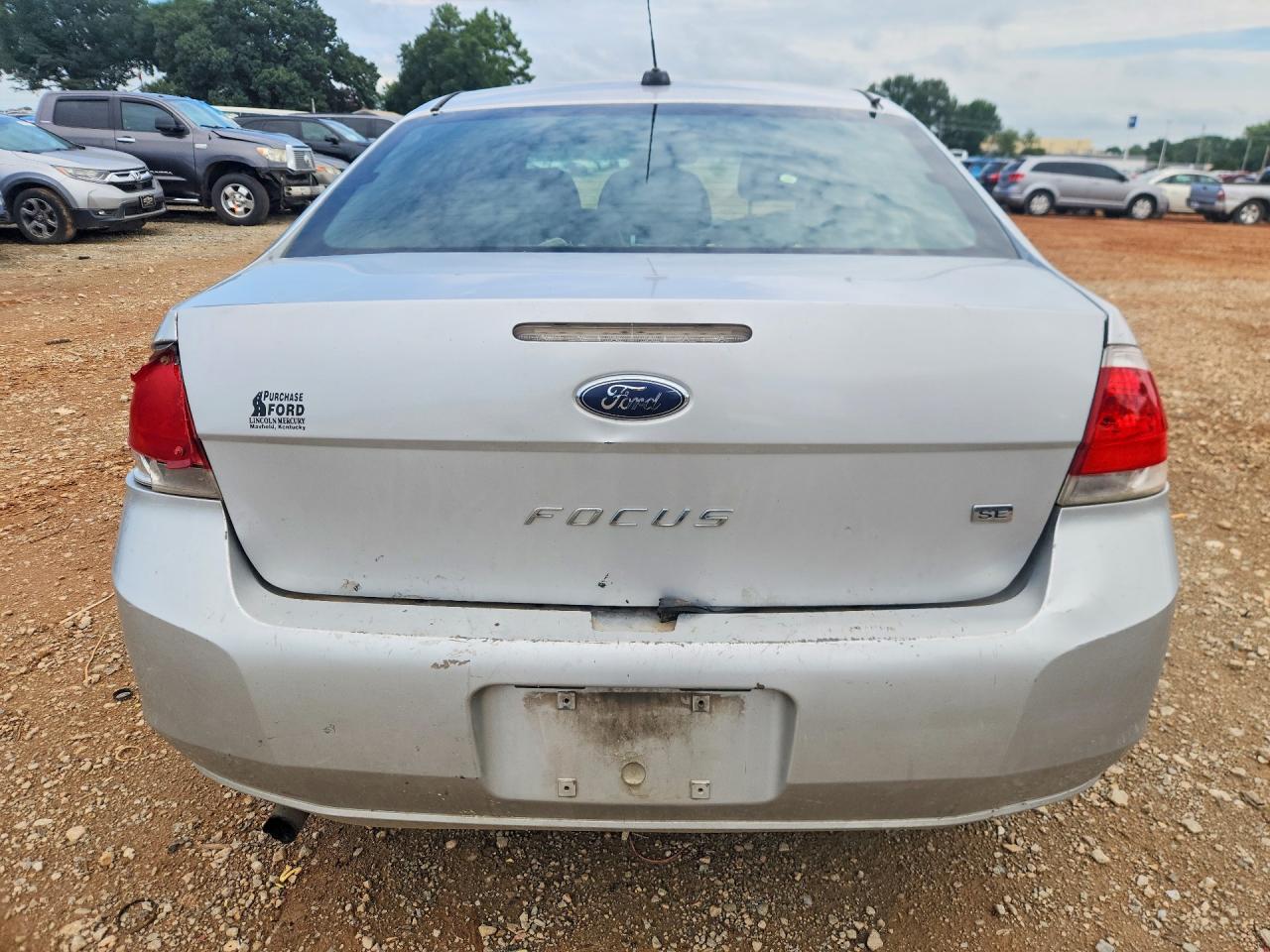 2010 Ford Focus Se Silver vin: 1FAHP3FN1AW198529