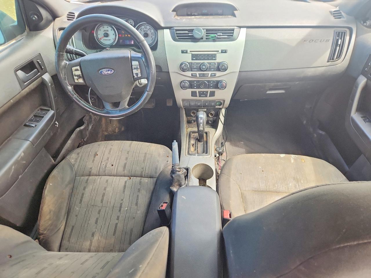 2010 Ford Focus Se Silver vin: 1FAHP3FN1AW198529