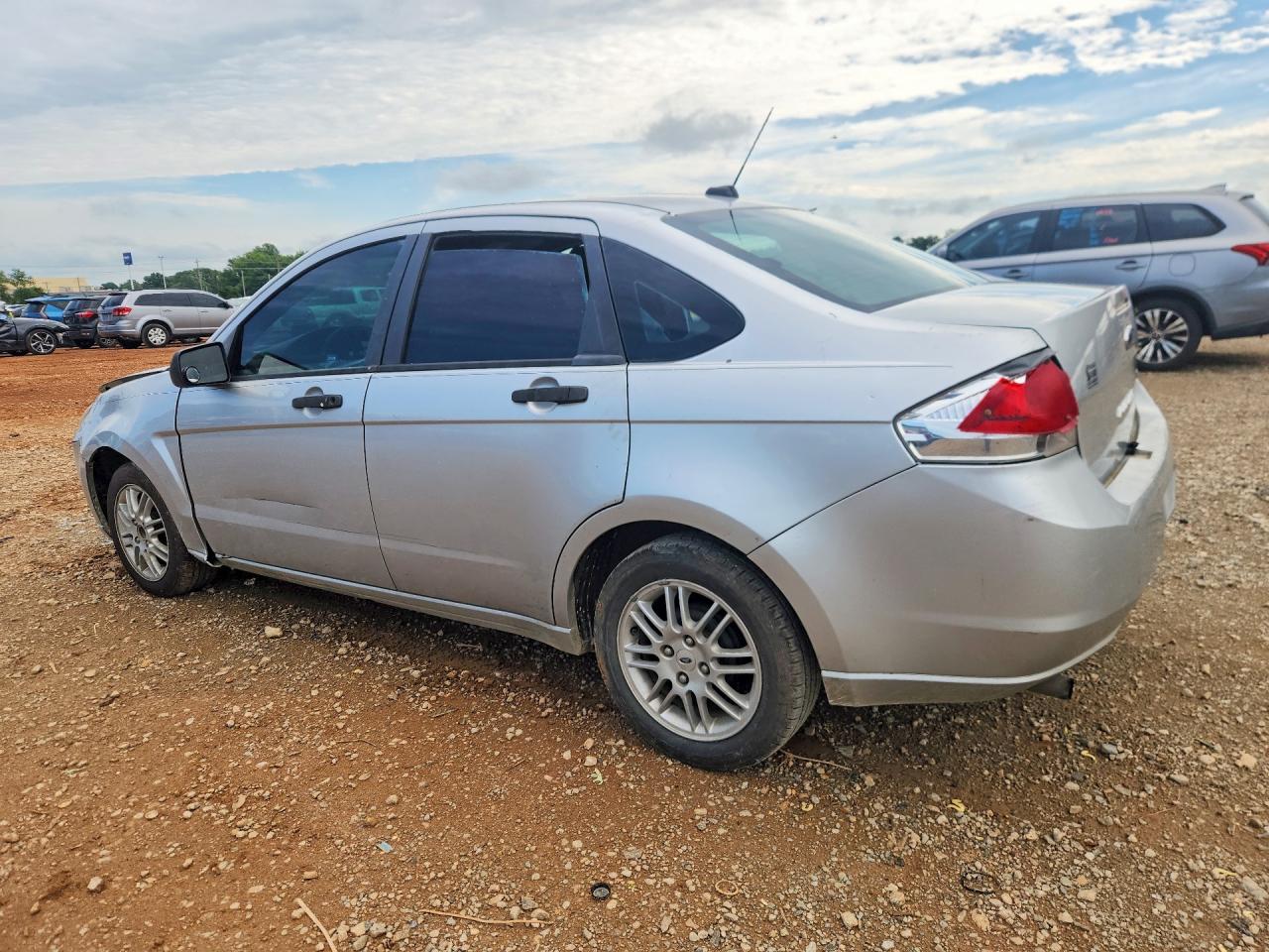 2010 Ford Focus Se Silver vin: 1FAHP3FN1AW198529