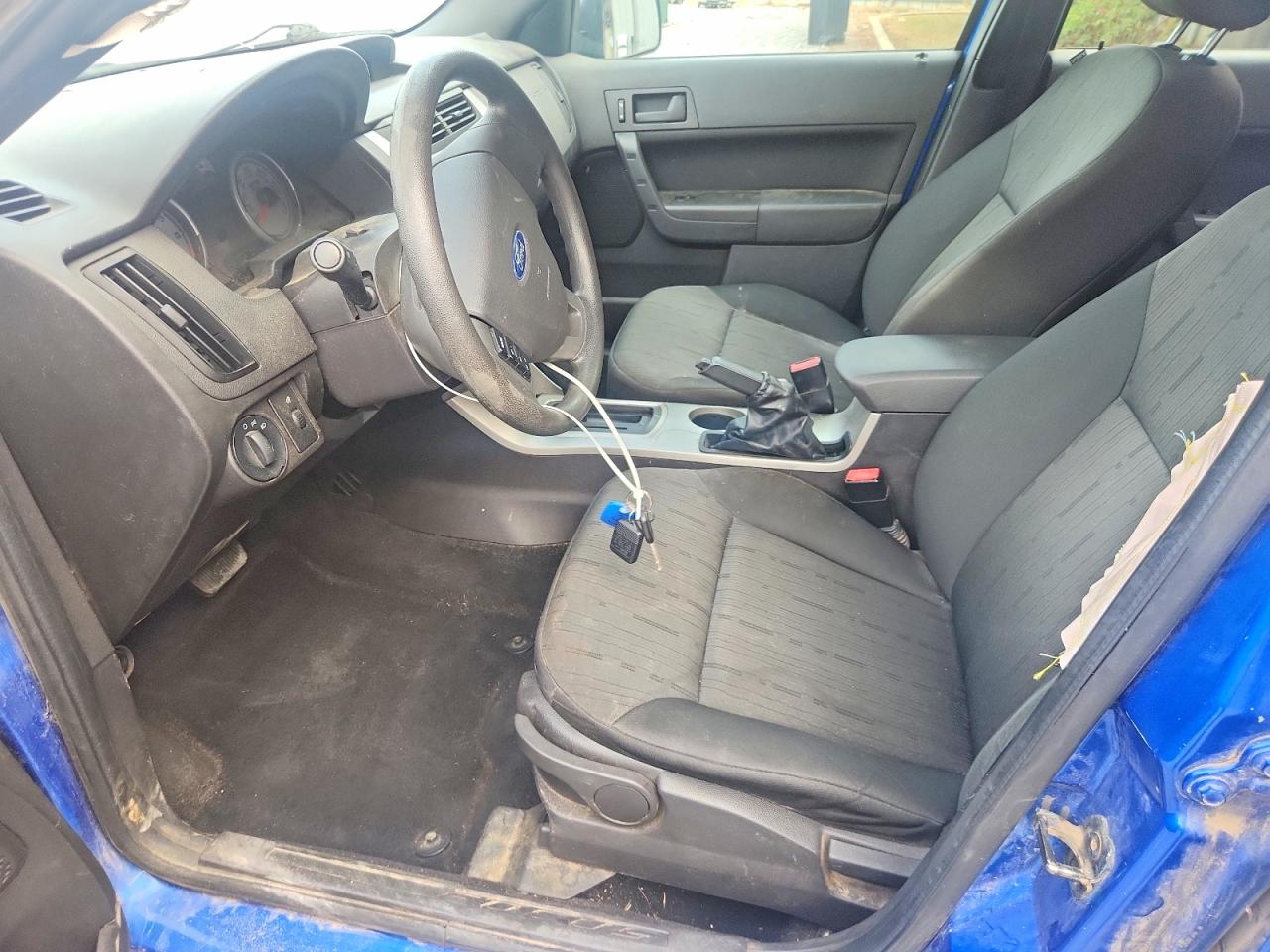 2010 Ford Focus Se Blue vin: 1FAHP3FN1AW201106