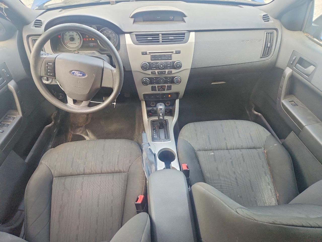 2010 Ford Focus Se Blue vin: 1FAHP3FN1AW201106