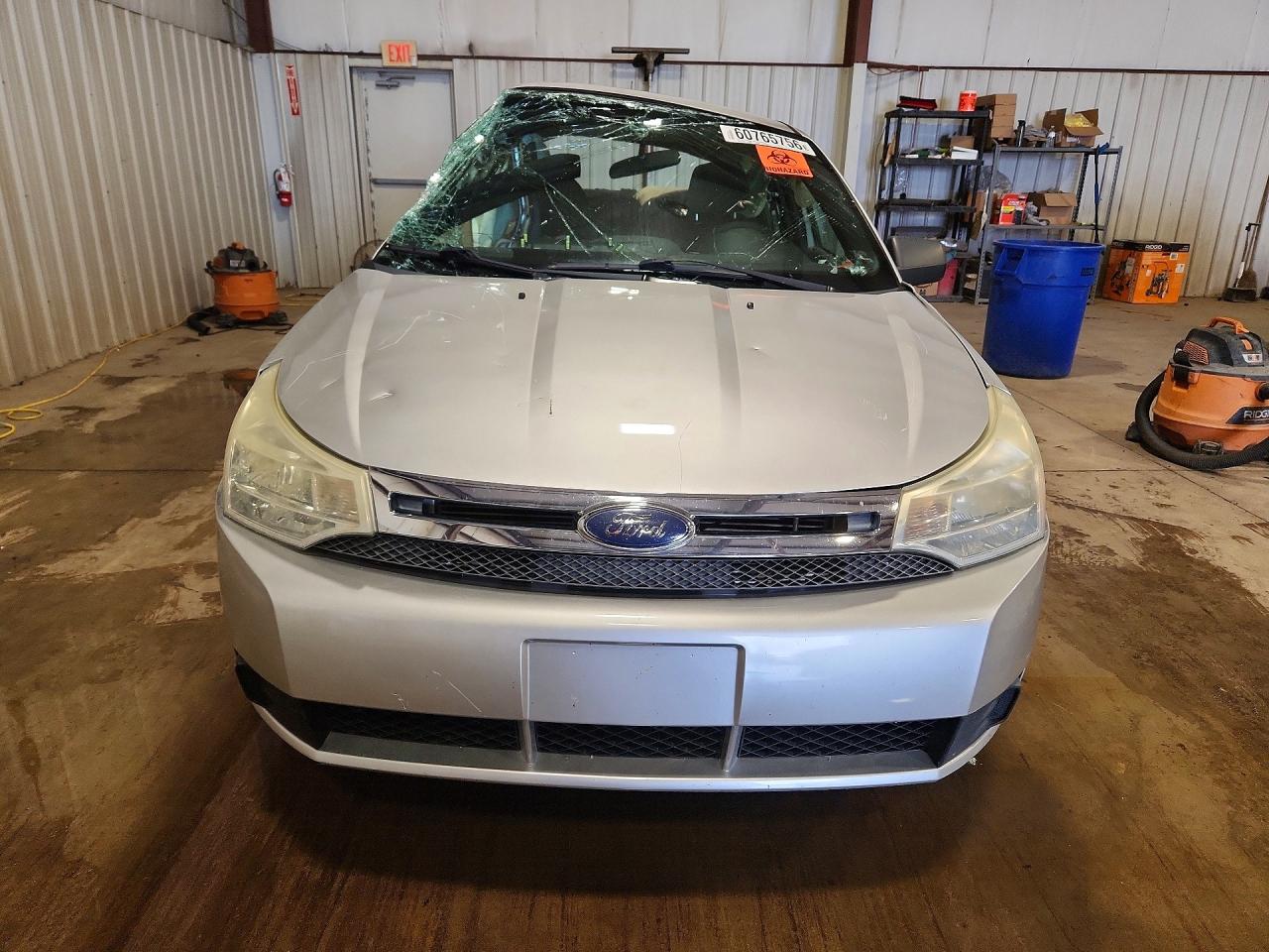 2010 Ford Focus Se Silver vin: 1FAHP3FN1AW203423