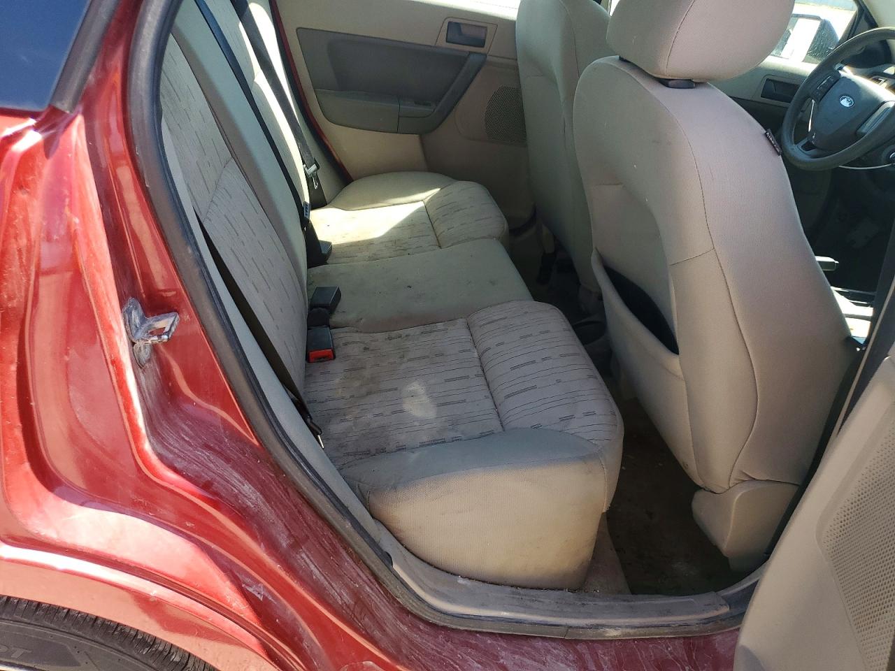2010 Ford Focus Se Red vin: 1FAHP3FN1AW207245
