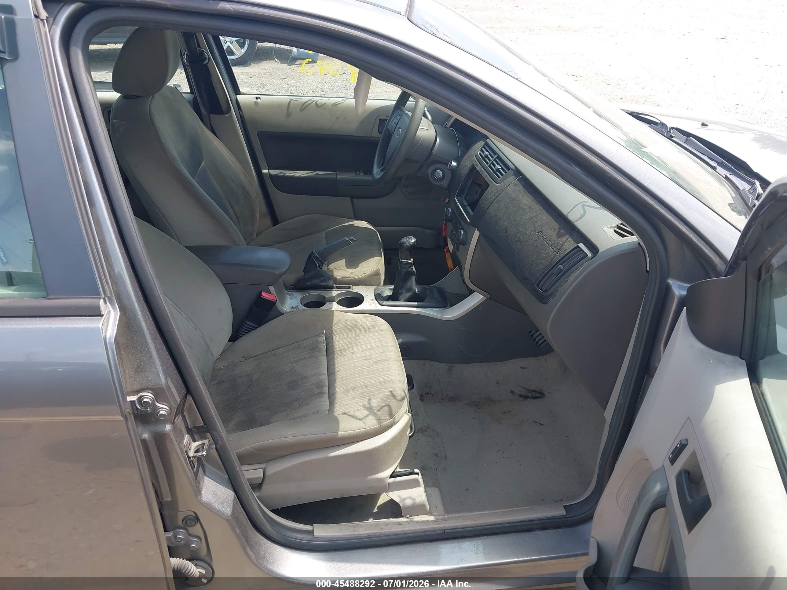 2010 Ford Focus Se Gray vin: 1FAHP3FN1AW211263
