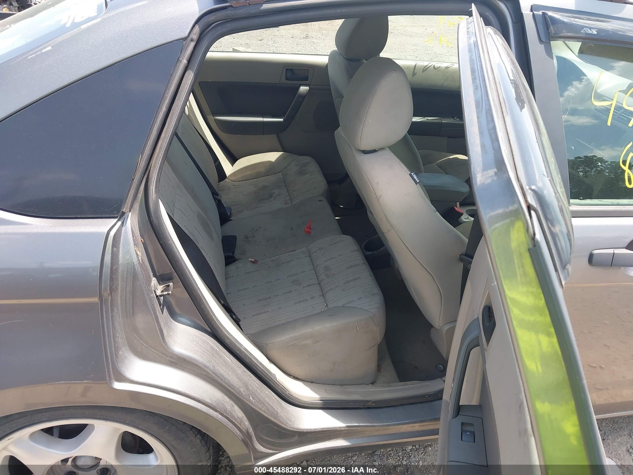 2010 Ford Focus Se Gray vin: 1FAHP3FN1AW211263