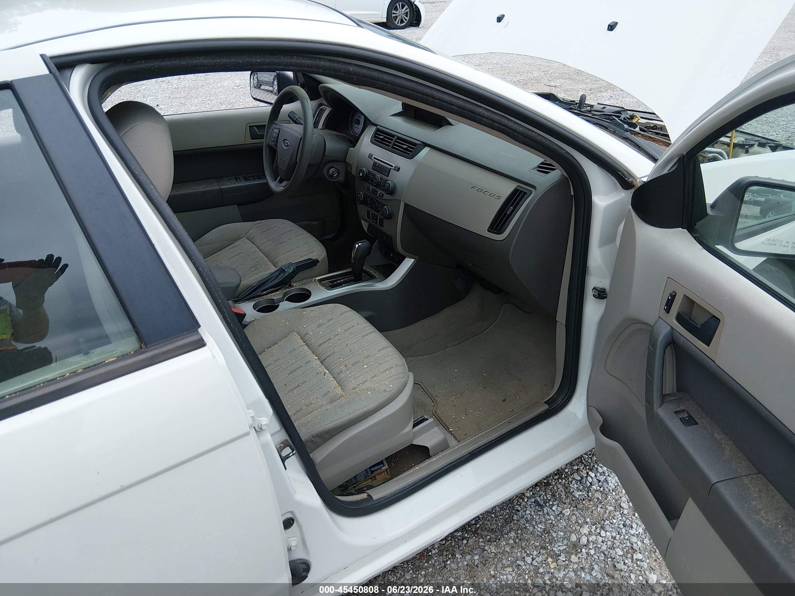 2010 Ford Focus Se White vin: 1FAHP3FN1AW211649