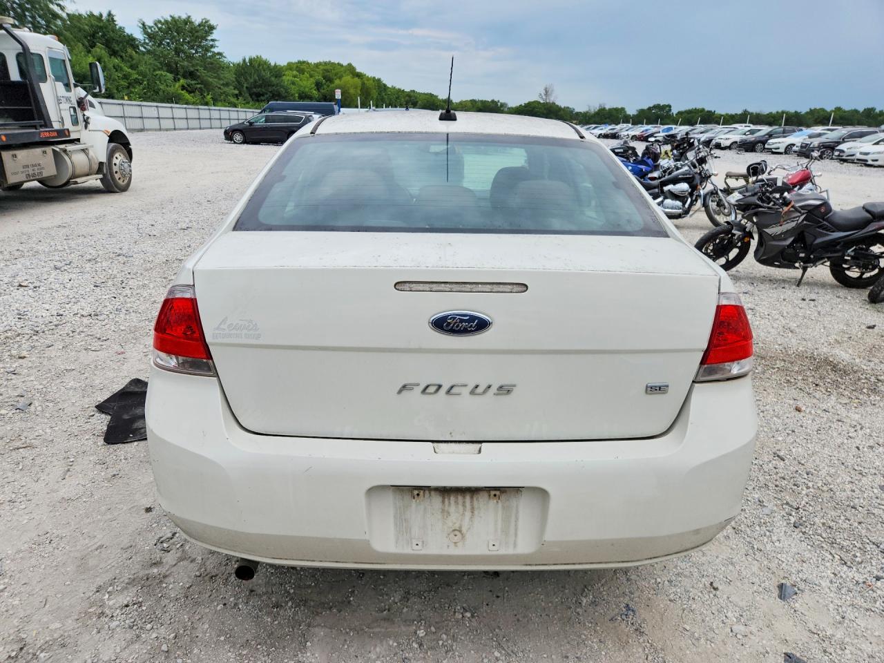 2010 Ford Focus Se White vin: 1FAHP3FN1AW214356