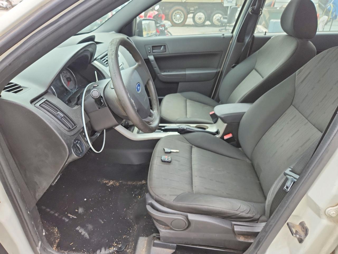 2010 Ford Focus Se White vin: 1FAHP3FN1AW214356