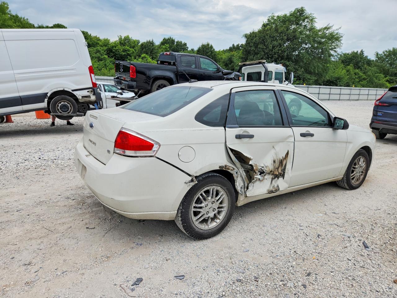 2010 Ford Focus Se White vin: 1FAHP3FN1AW214356