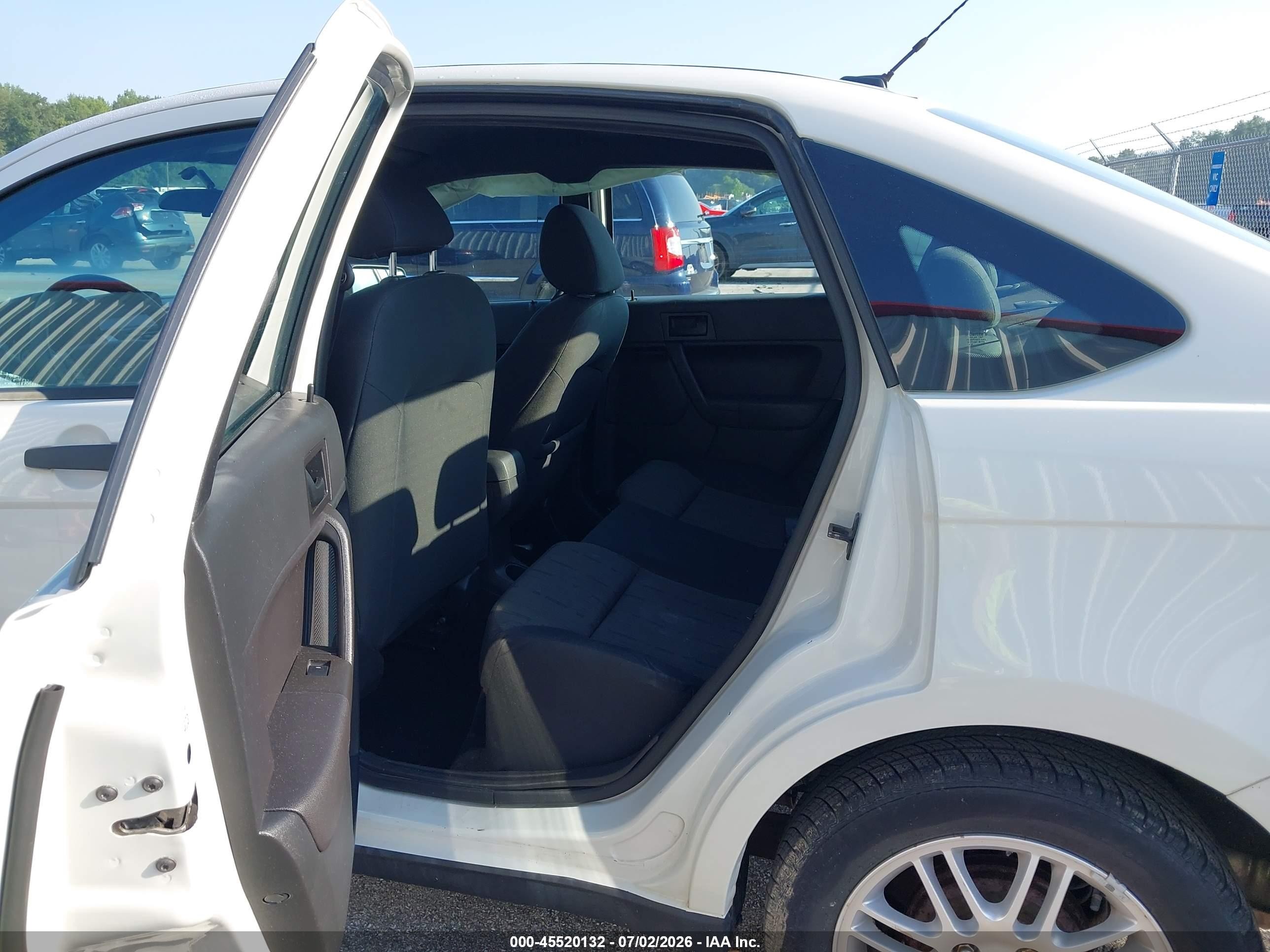 2010 Ford Focus Se White vin: 1FAHP3FN1AW224191