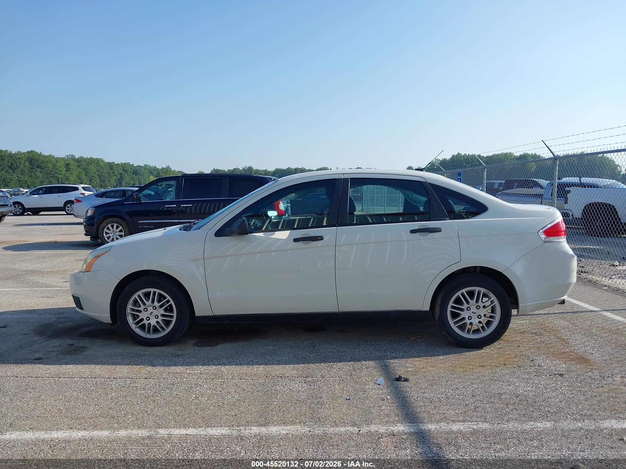 2010 Ford Focus Se White vin: 1FAHP3FN1AW224191