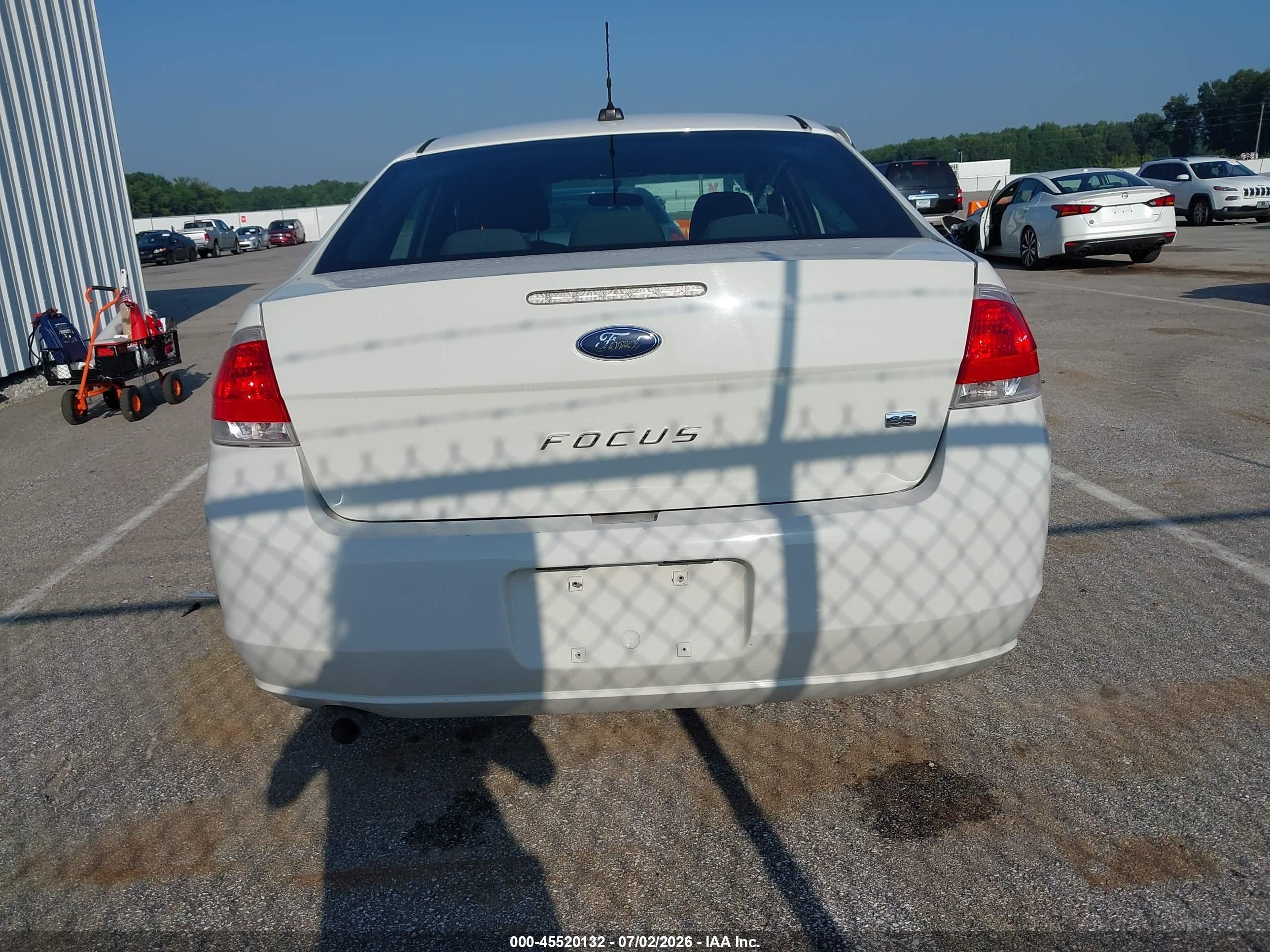 2010 Ford Focus Se White vin: 1FAHP3FN1AW224191