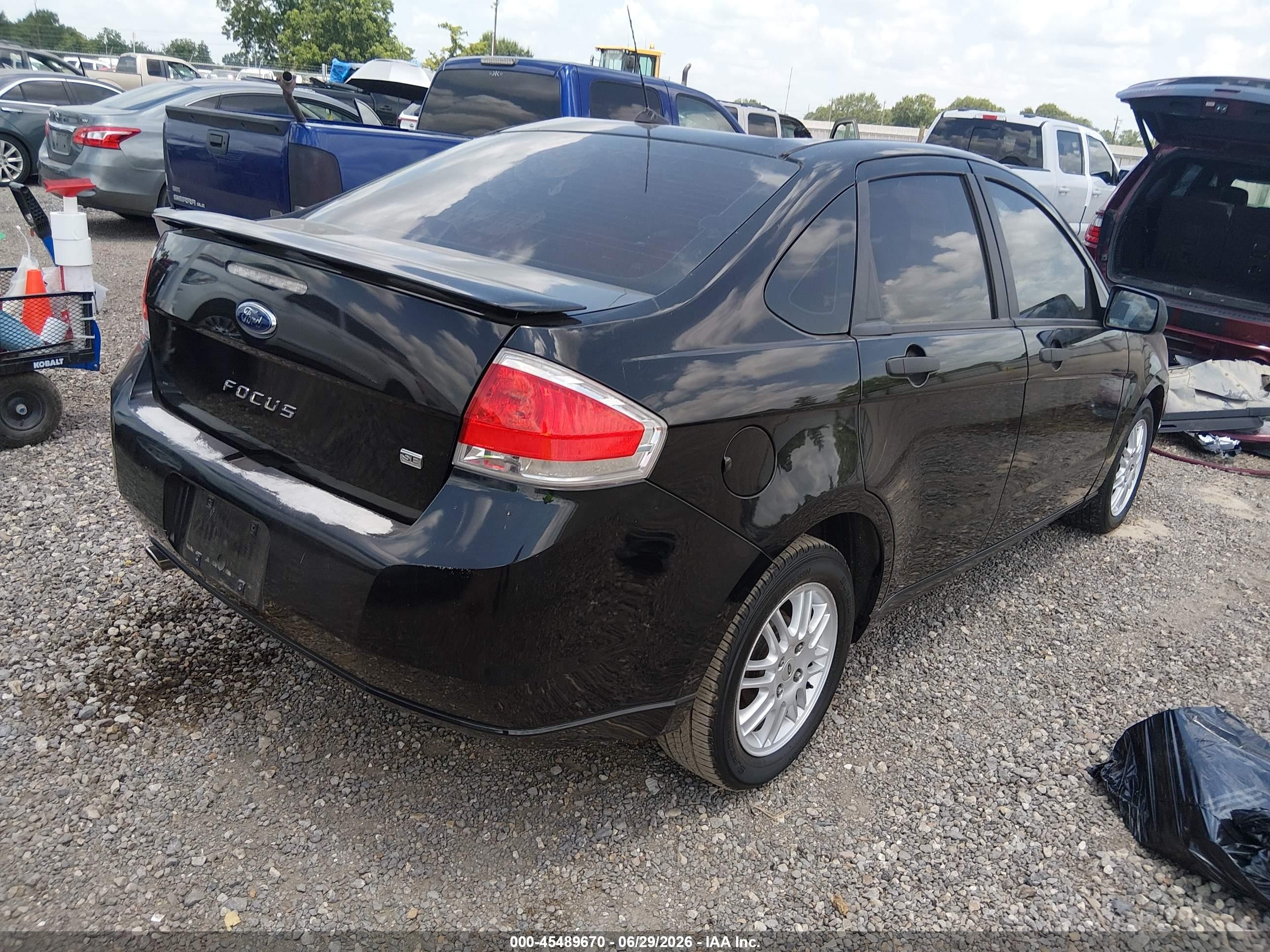 2010 Ford Focus Se Черный vin: 1FAHP3FN1AW225339