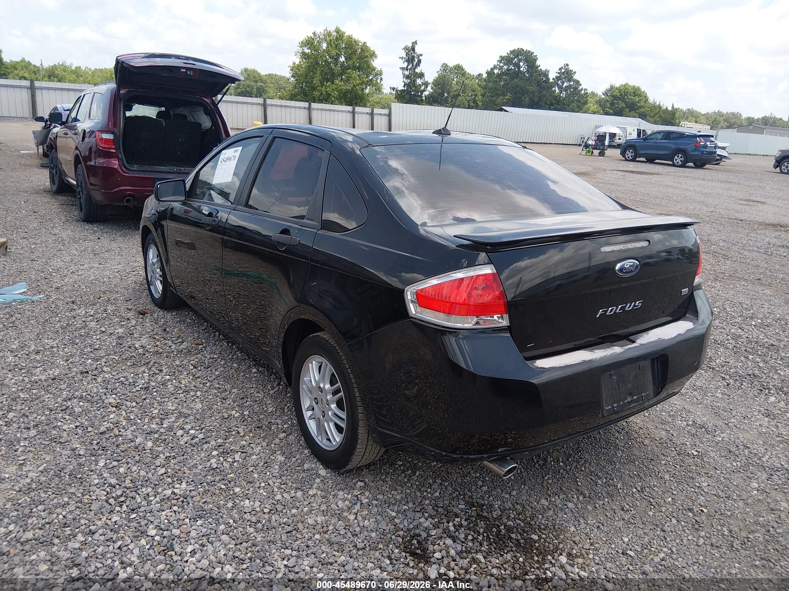 2010 Ford Focus Se Черный vin: 1FAHP3FN1AW225339