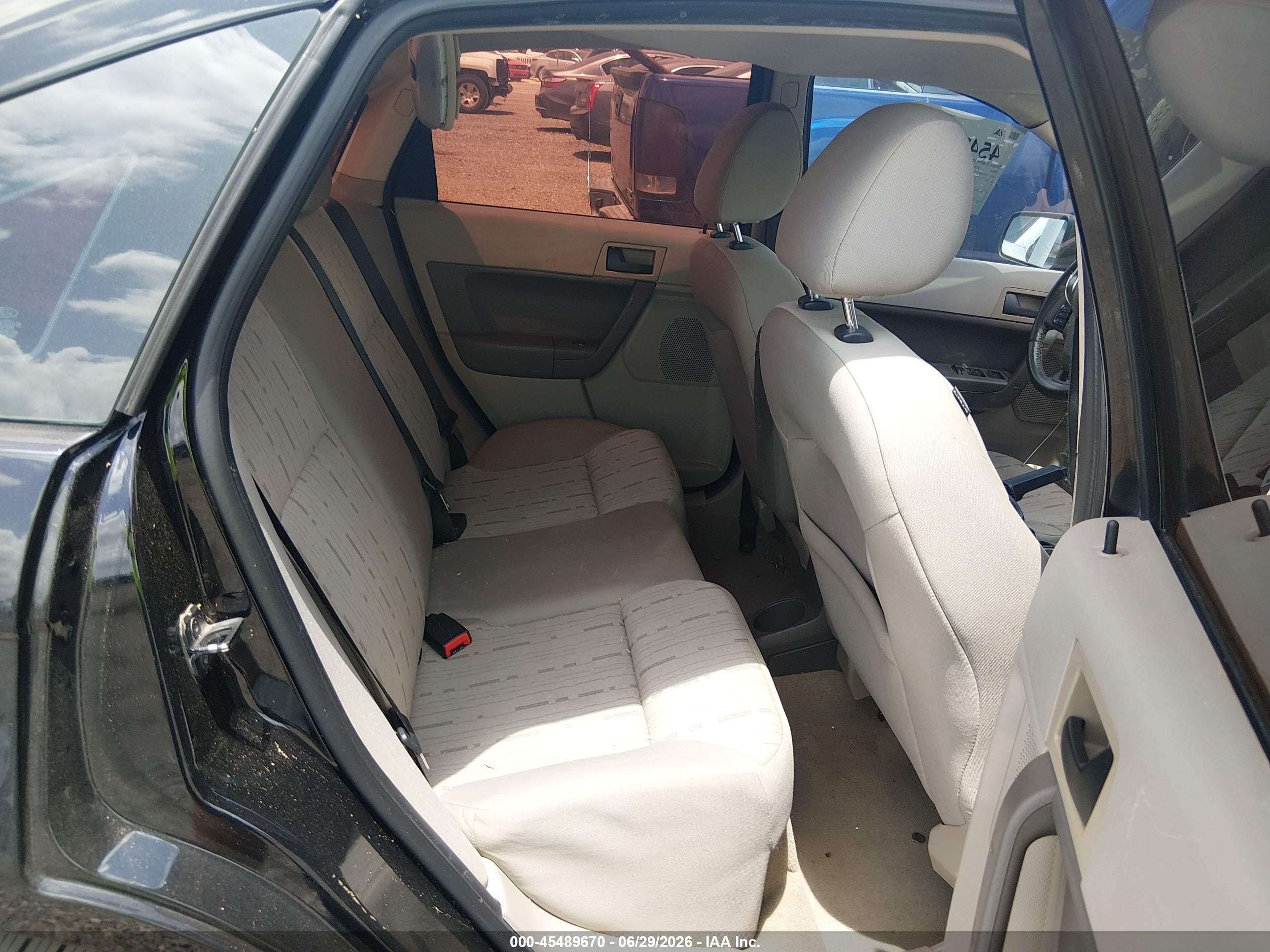 2010 Ford Focus Se Черный vin: 1FAHP3FN1AW225339