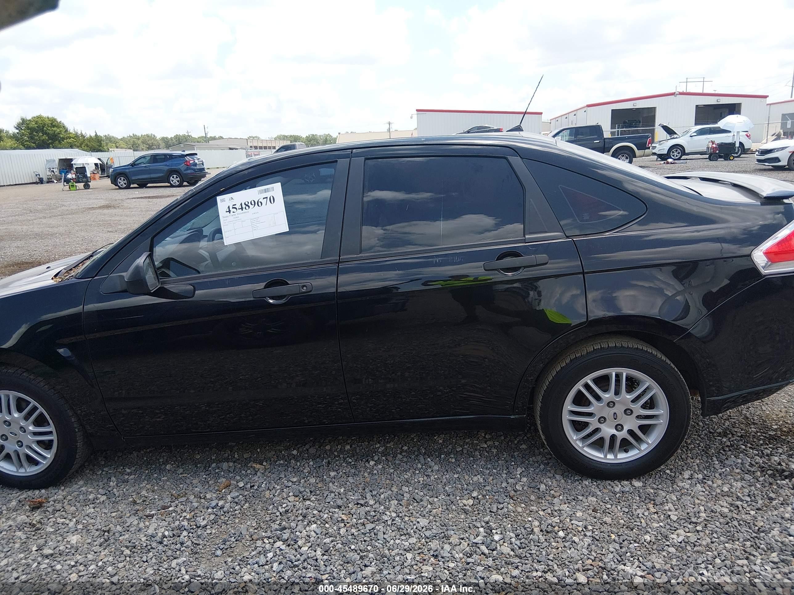 2010 Ford Focus Se Черный vin: 1FAHP3FN1AW225339