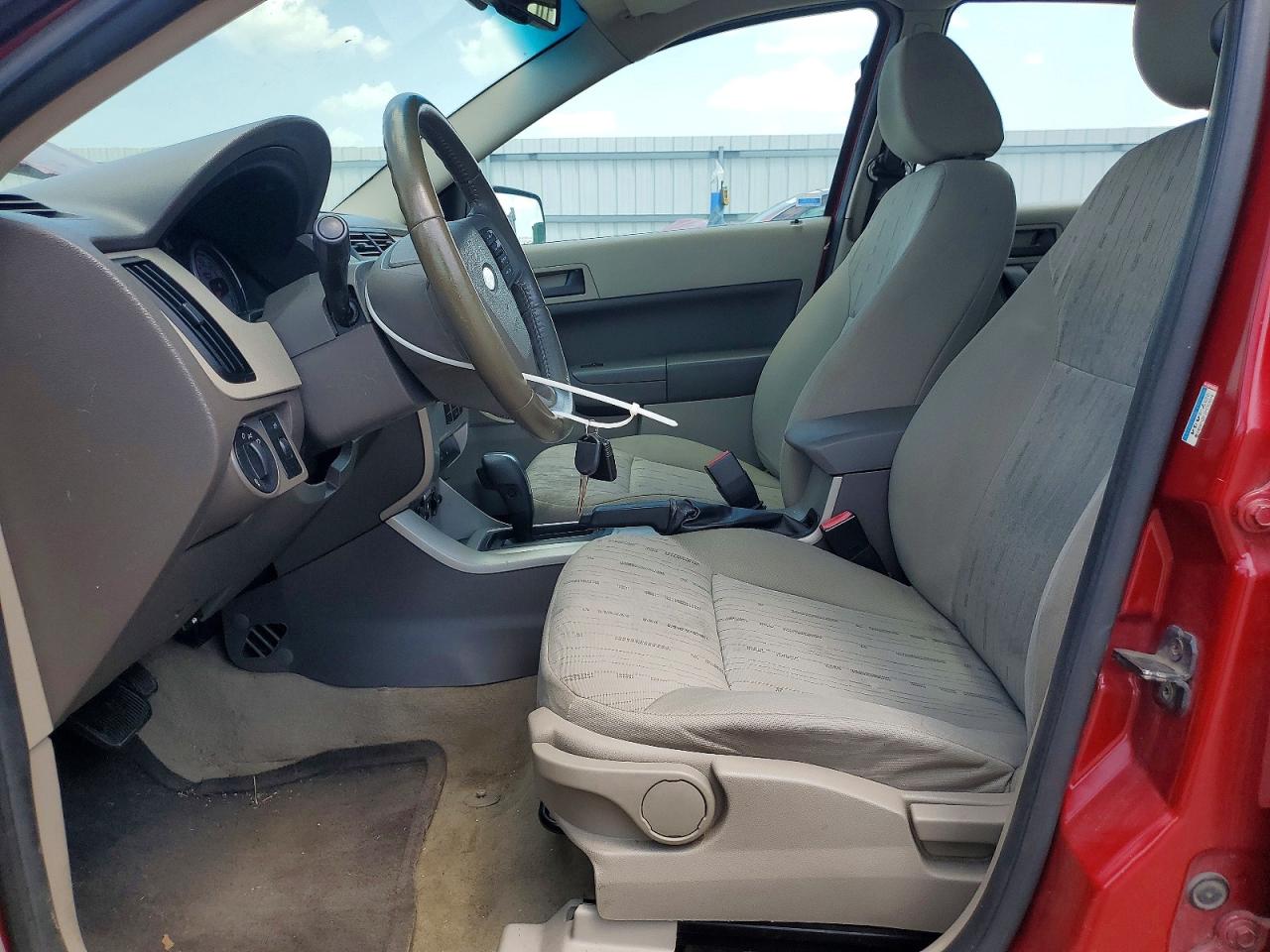 2010 Ford Focus Se Red vin: 1FAHP3FN1AW238544