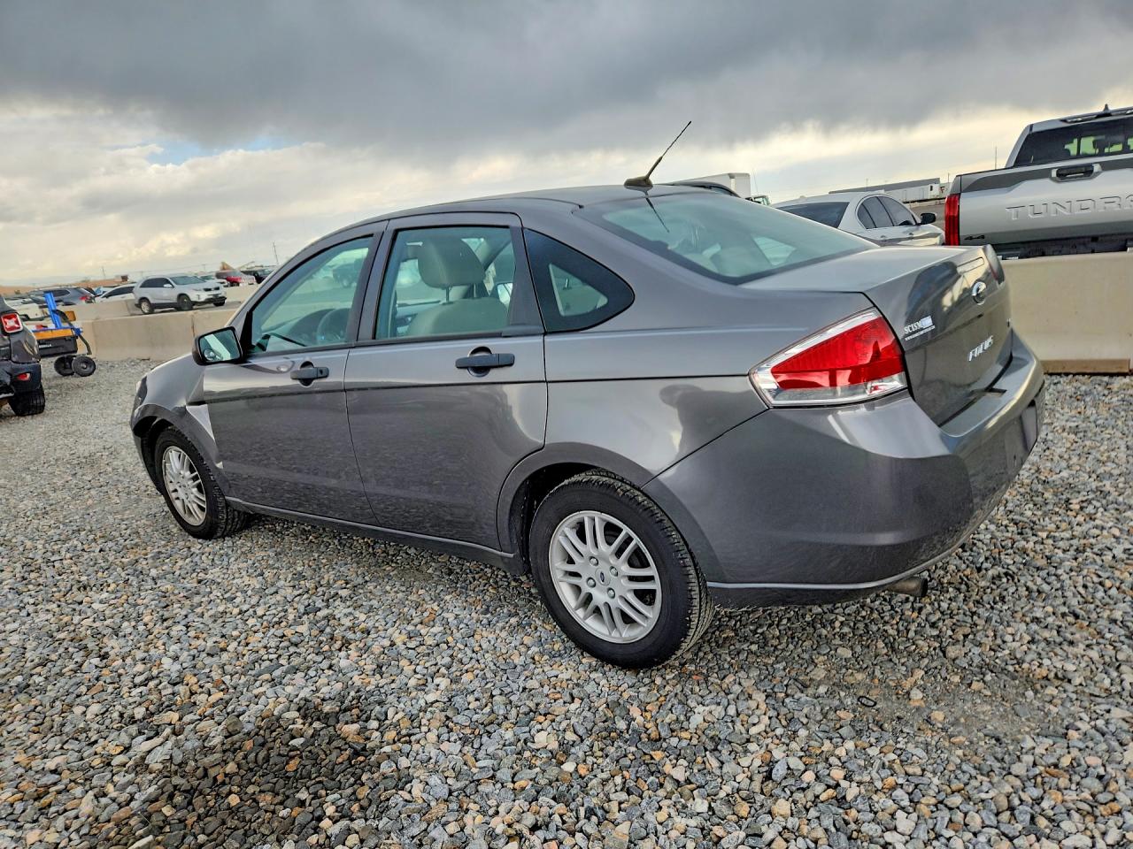 2010 Ford Focus Se Gray vin: 1FAHP3FN1AW256364