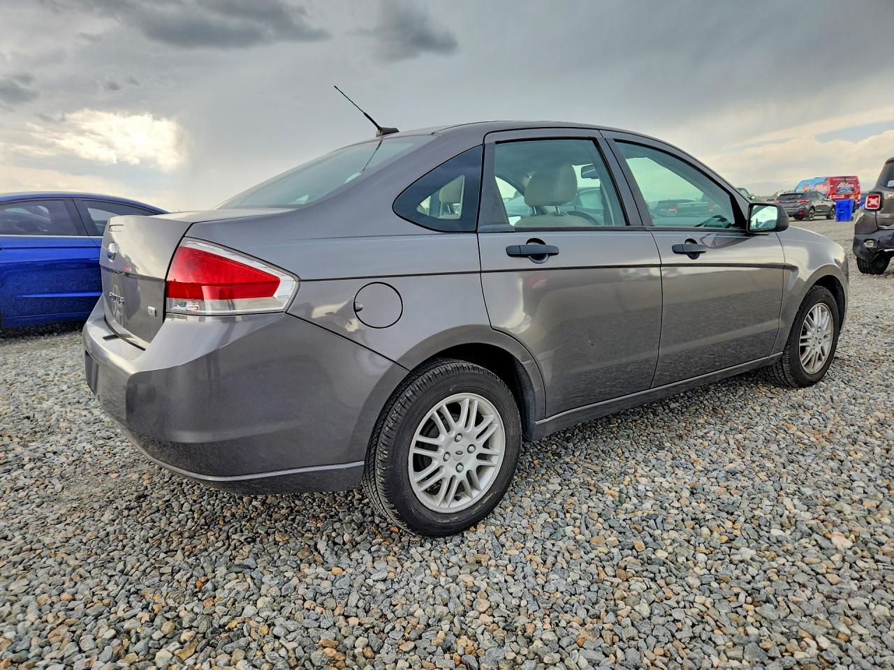2010 Ford Focus Se Gray vin: 1FAHP3FN1AW256364