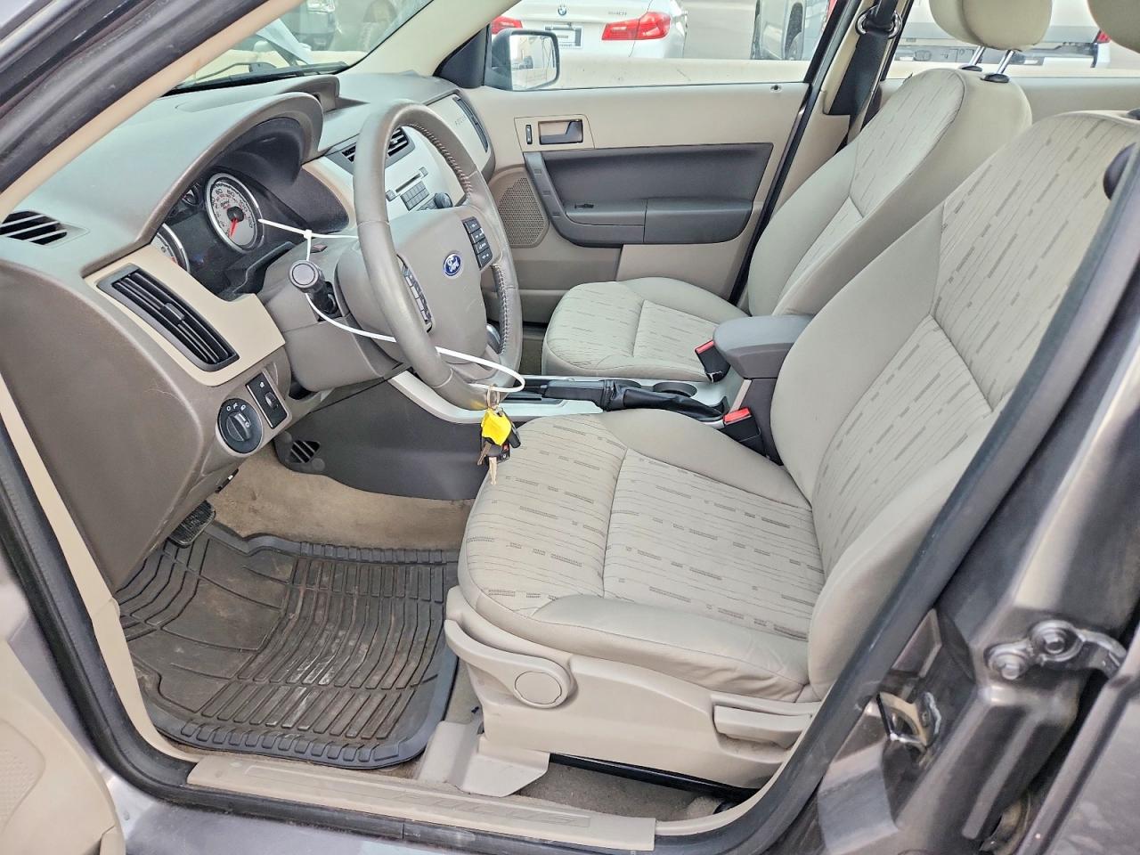 2010 Ford Focus Se Gray vin: 1FAHP3FN1AW256364
