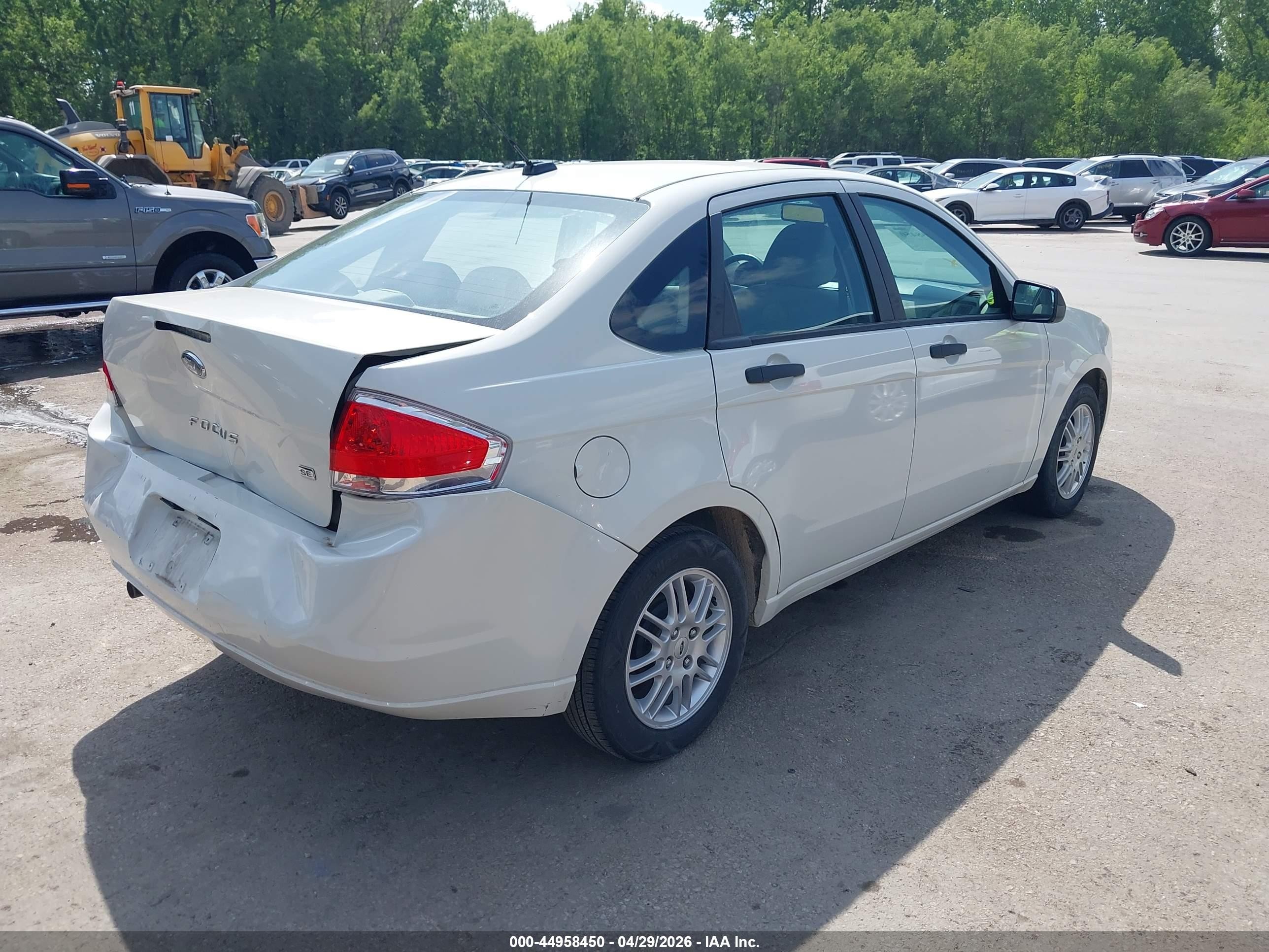 2010 Ford Focus Se White vin: 1FAHP3FN1AW299229
