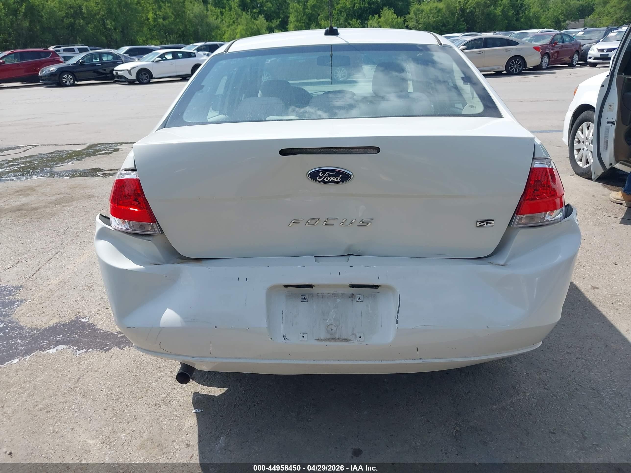2010 Ford Focus Se White vin: 1FAHP3FN1AW299229