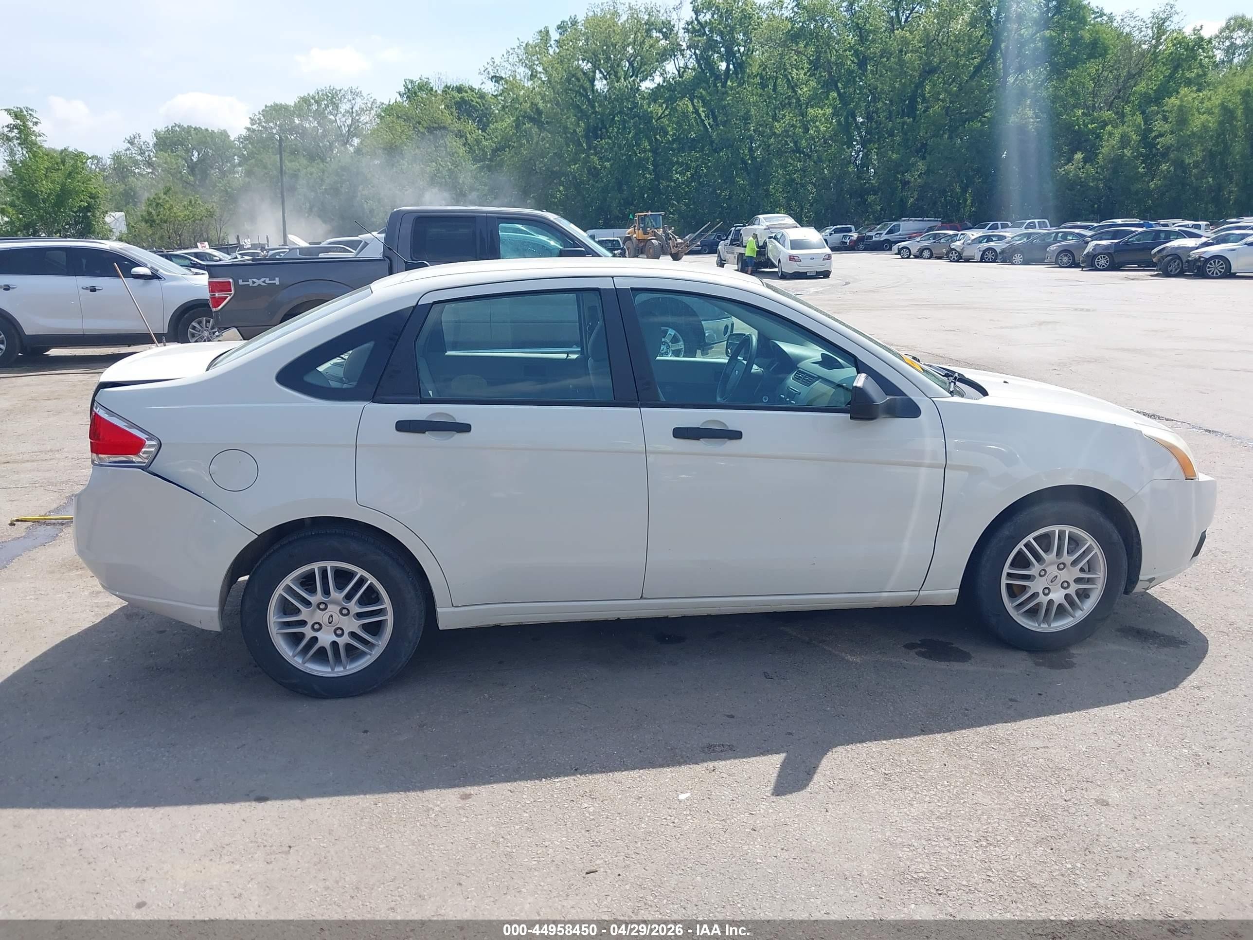 2010 Ford Focus Se White vin: 1FAHP3FN1AW299229