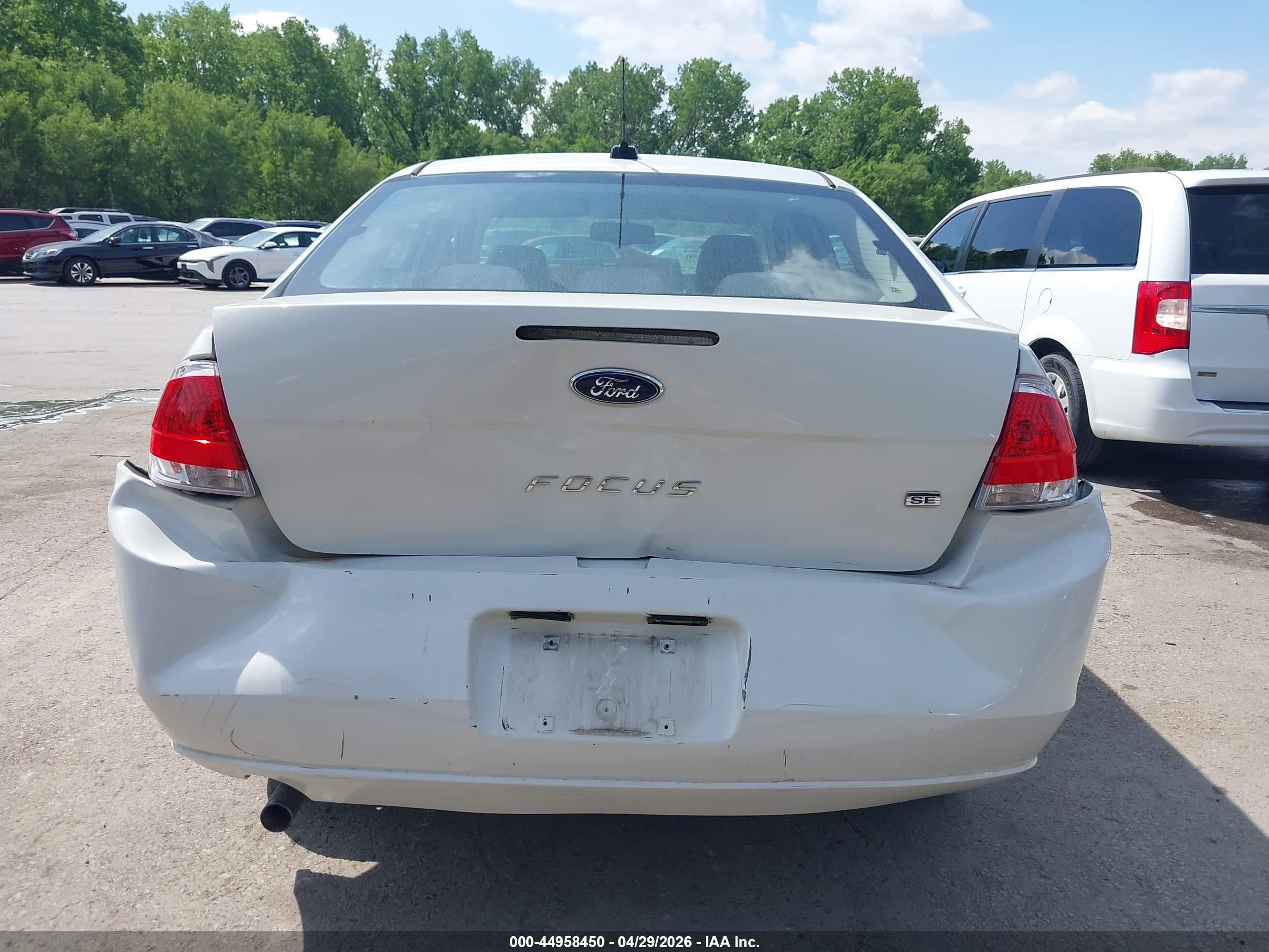 2010 Ford Focus Se White vin: 1FAHP3FN1AW299229