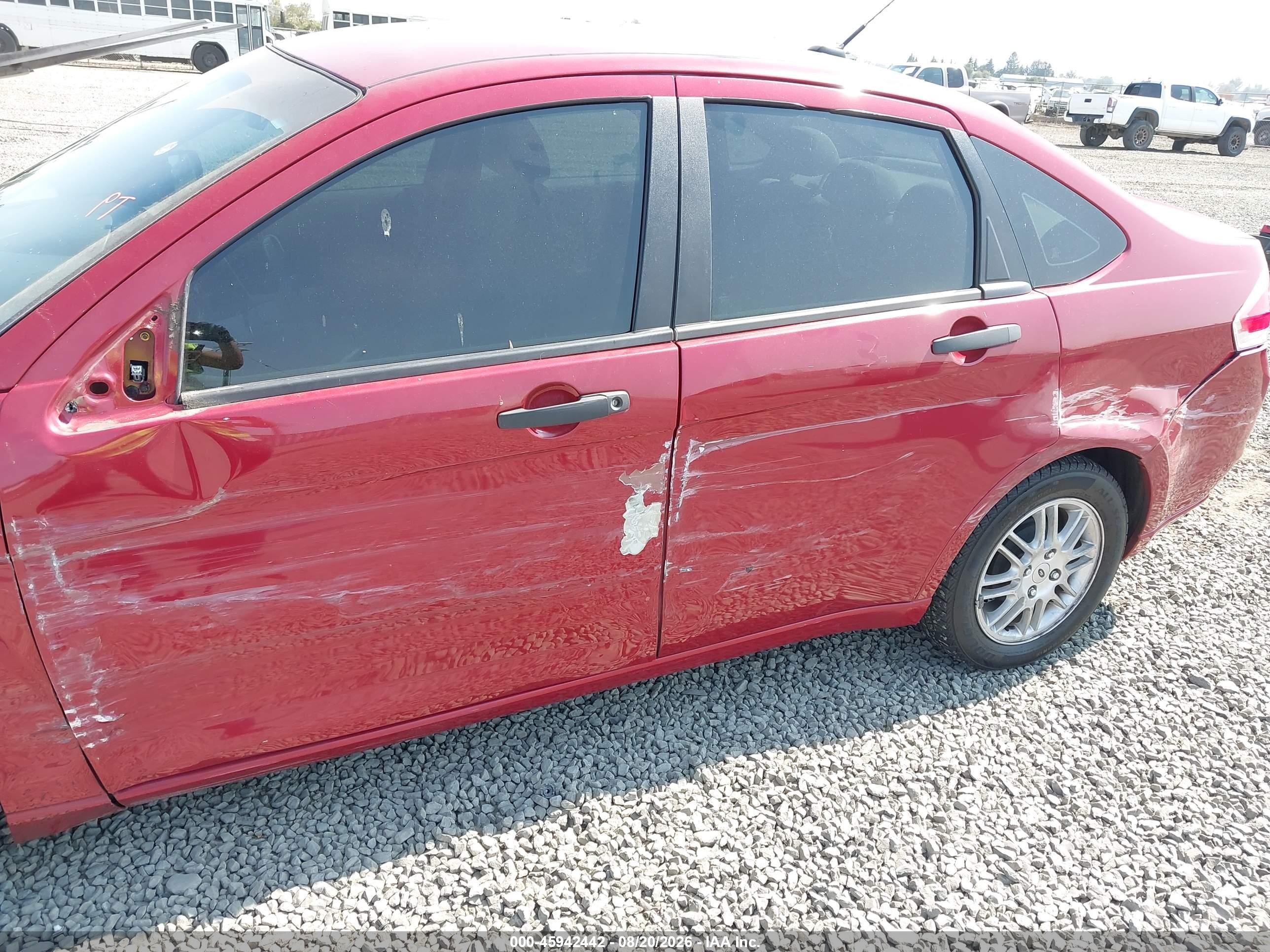 2011 Ford Focus Se Red vin: 1FAHP3FN1BW107325