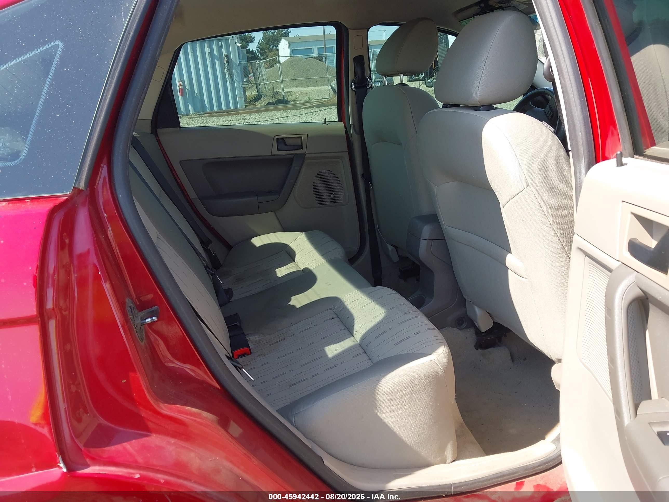 2011 Ford Focus Se Red vin: 1FAHP3FN1BW107325